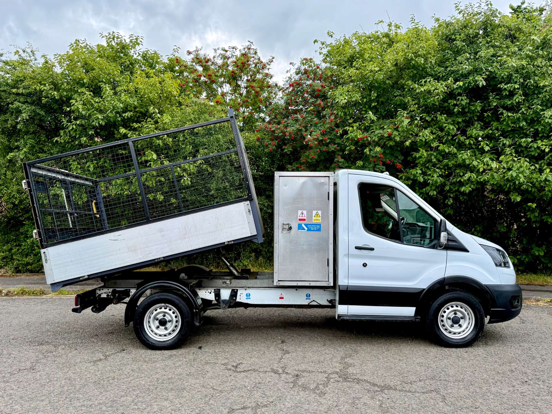 FORD TRANSIT 350 Caged Tipper with Storage #19