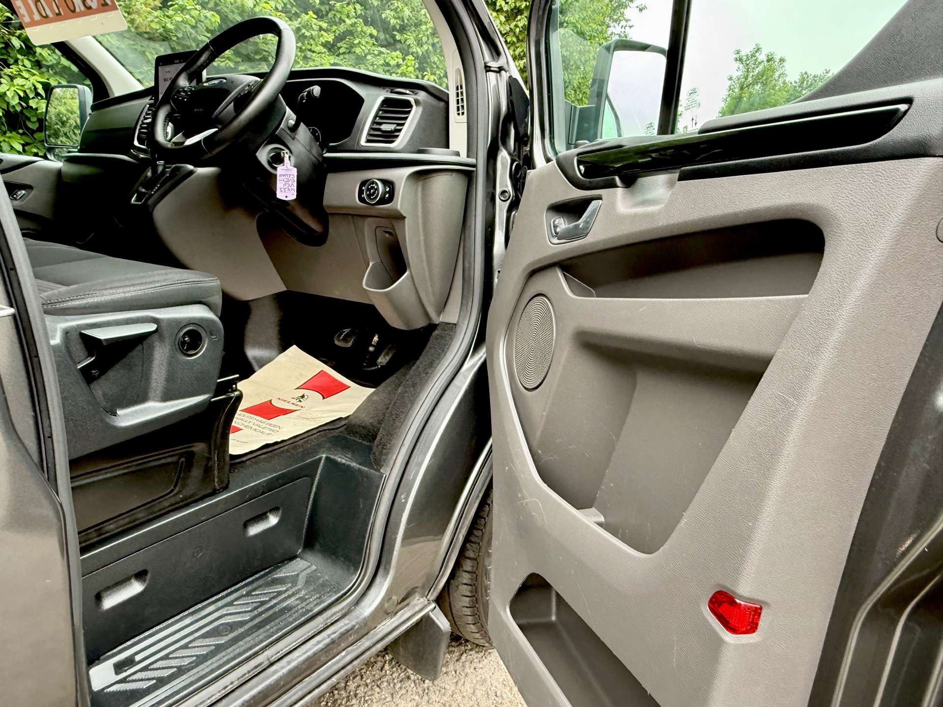 FORD TRANSIT CUSTOM 320 Limited 170ps 6 Seat Crewvan DCIV Automatic #7
