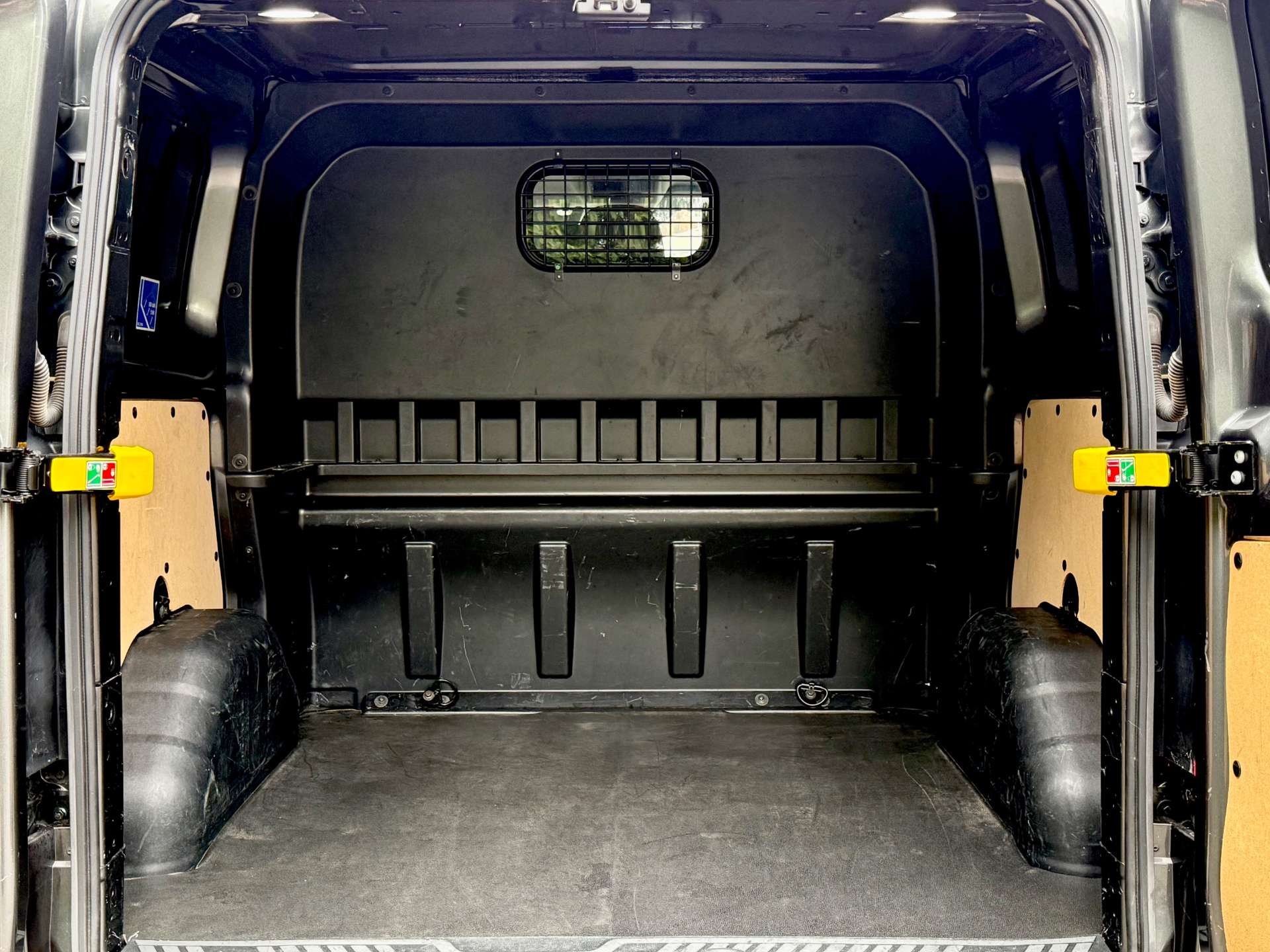 FORD TRANSIT CUSTOM 320 Limited 170ps 6 Seat Crewvan DCIV Automatic #18