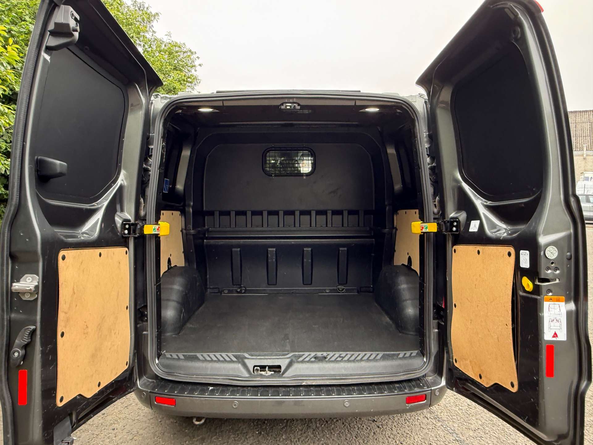 FORD TRANSIT CUSTOM 320 Limited 170ps 6 Seat Crewvan DCIV Automatic #19