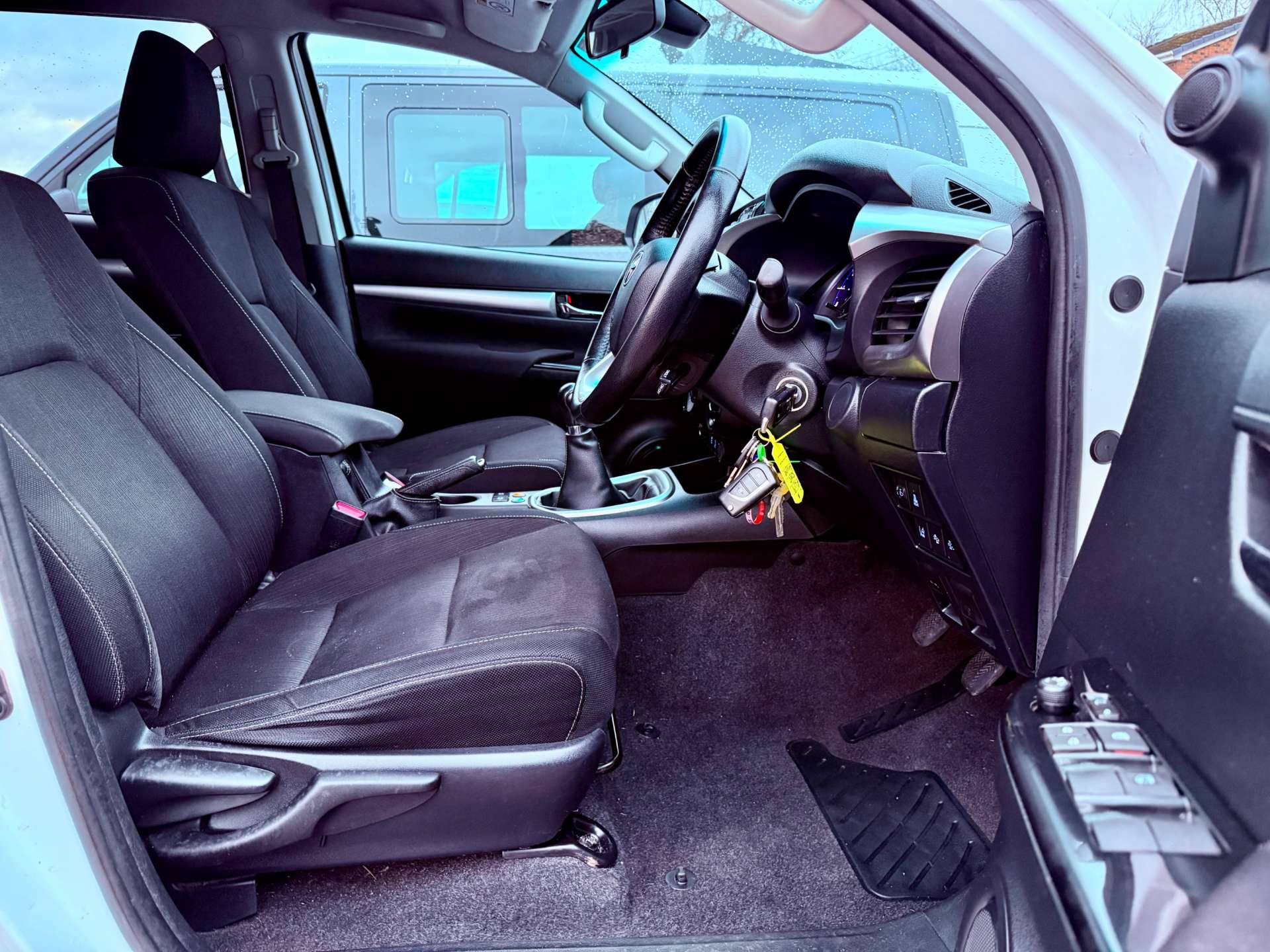 TOYOTA HILUX 2.4 Icon D-4D 4WD Utuility Body 4WD #14