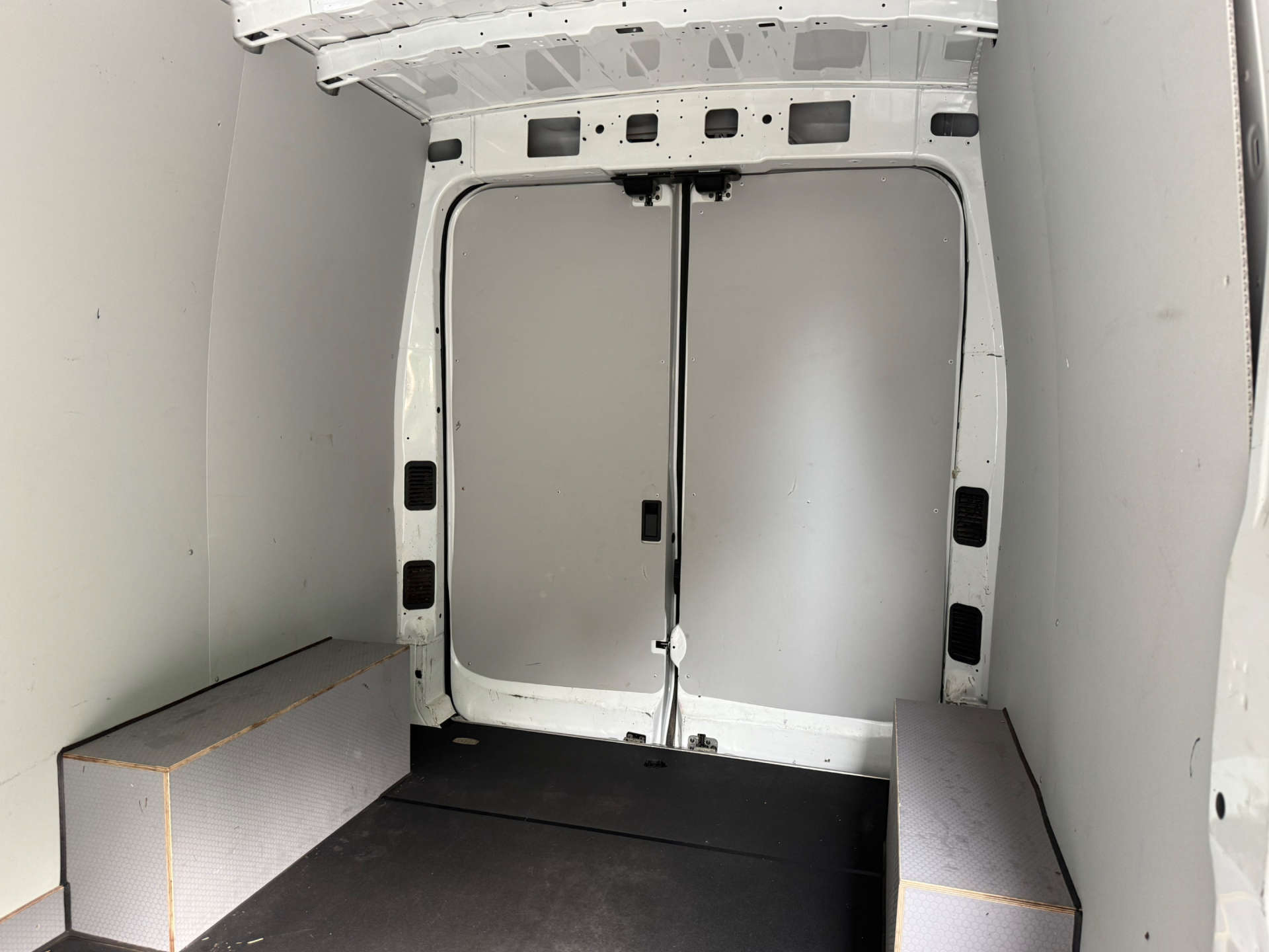 MAXUS DELIVER 9 L3H2 (LWB) Choice of 2 #11