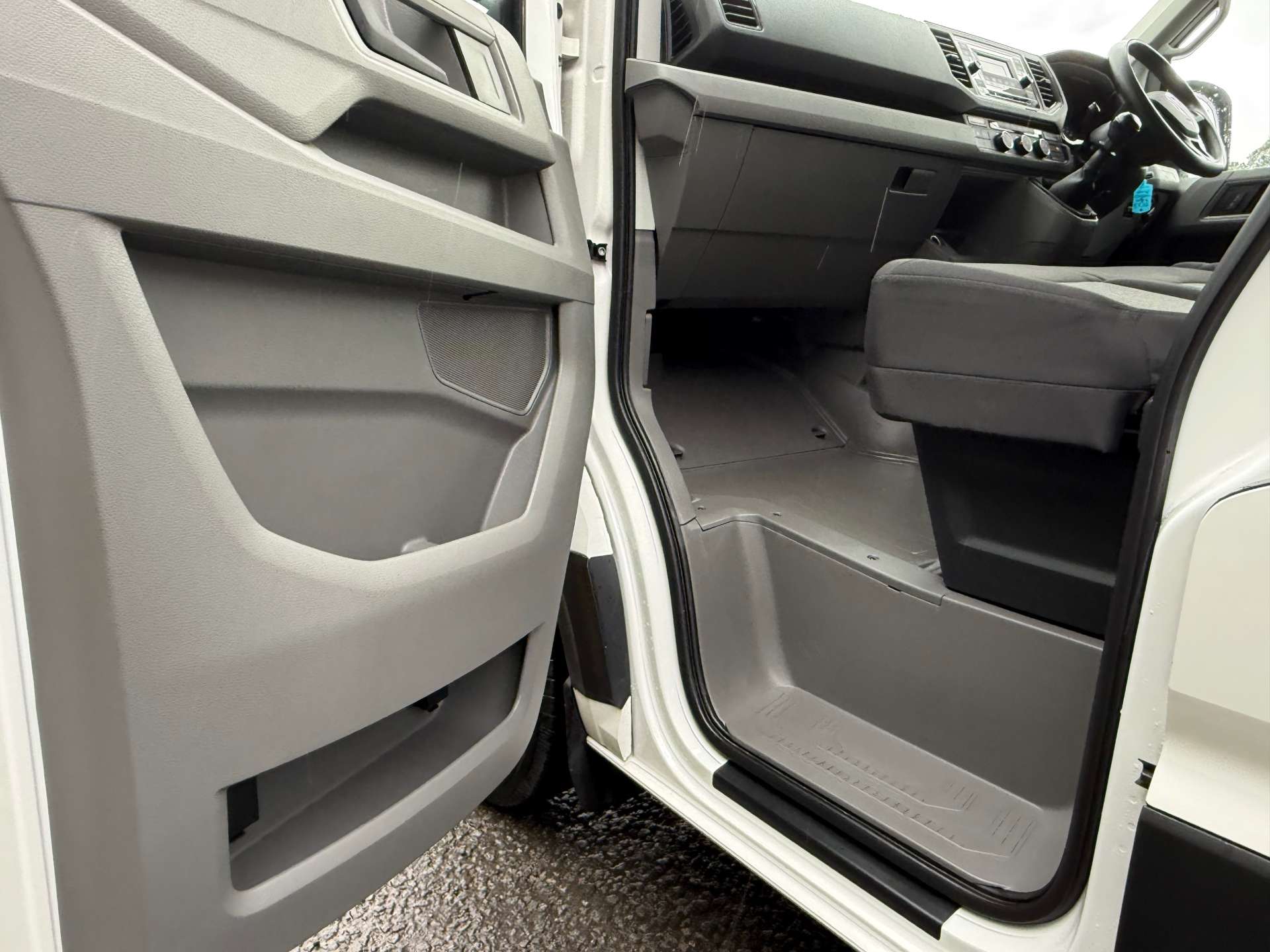 VOLKSWAGEN CRAFTER CR35 LWB with Business Pk (AC etc) #8