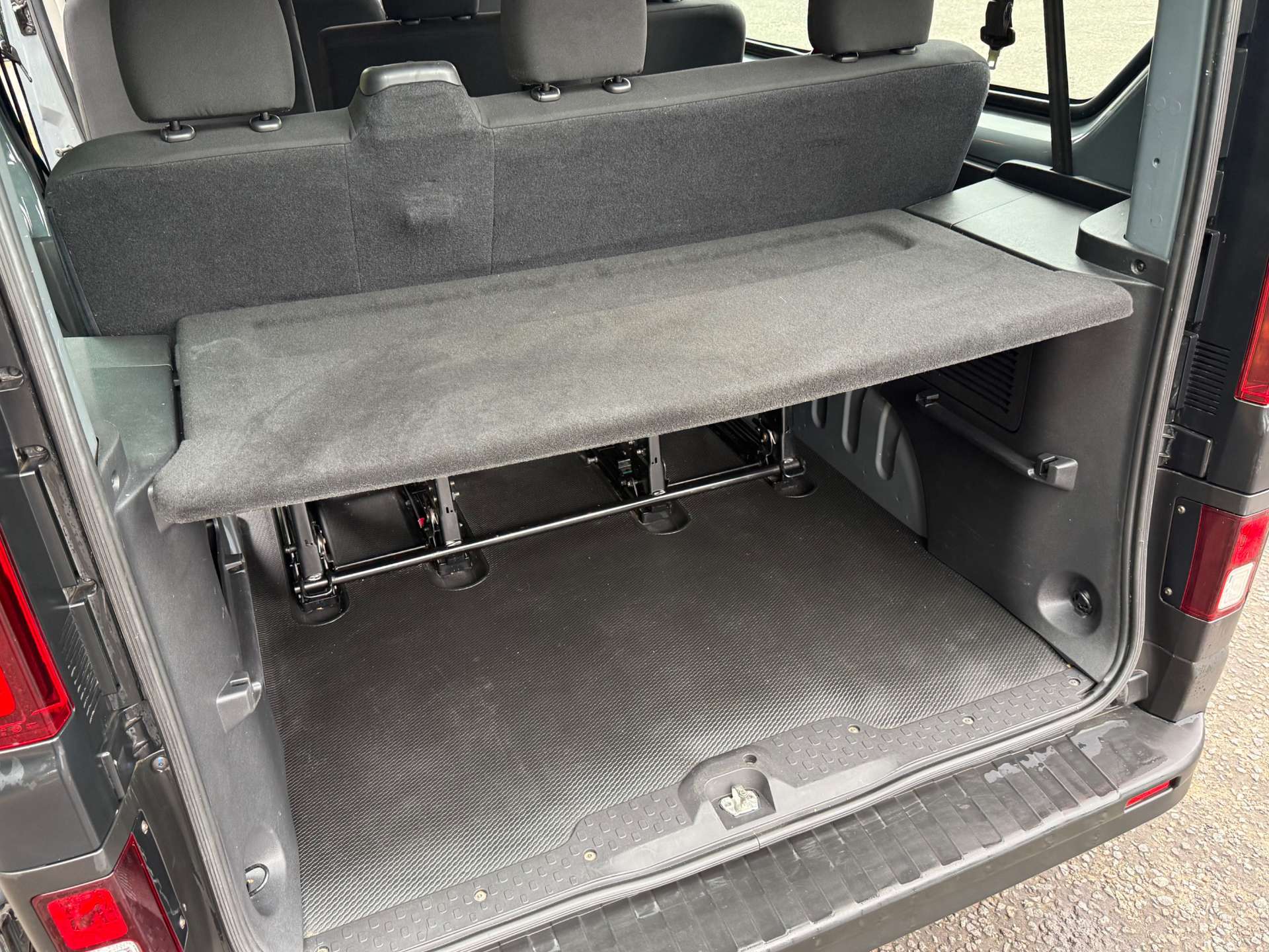 RENAULT TRAFIC 2.0 SL28 Business 9 Seat Blue DCi150 #18