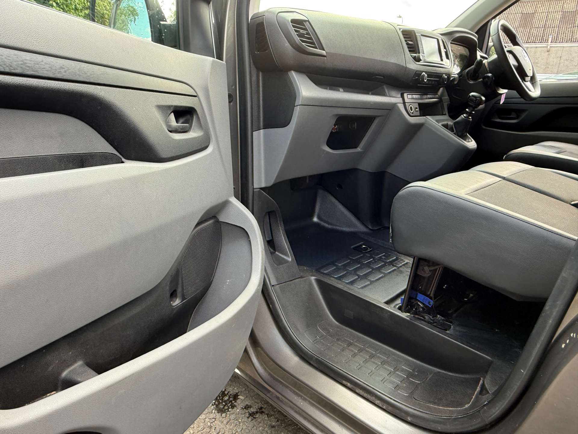 VAUXHALL VIVARO F3100 Sportive L2 (LWB) #7