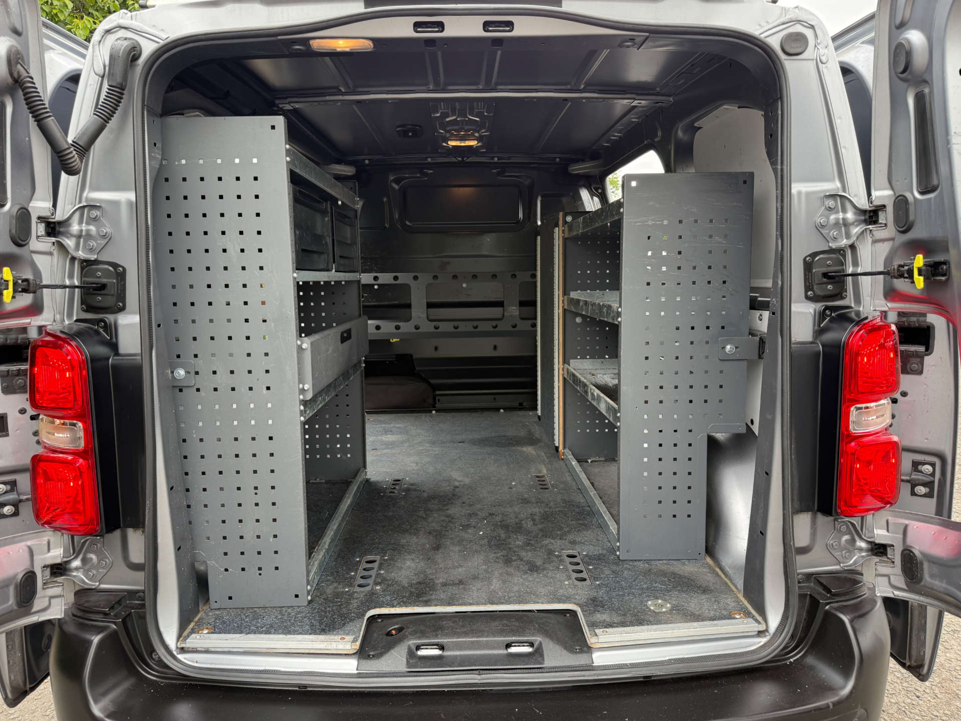 VAUXHALL VIVARO F2700 Dynamic L1 with BOTT racking #4
