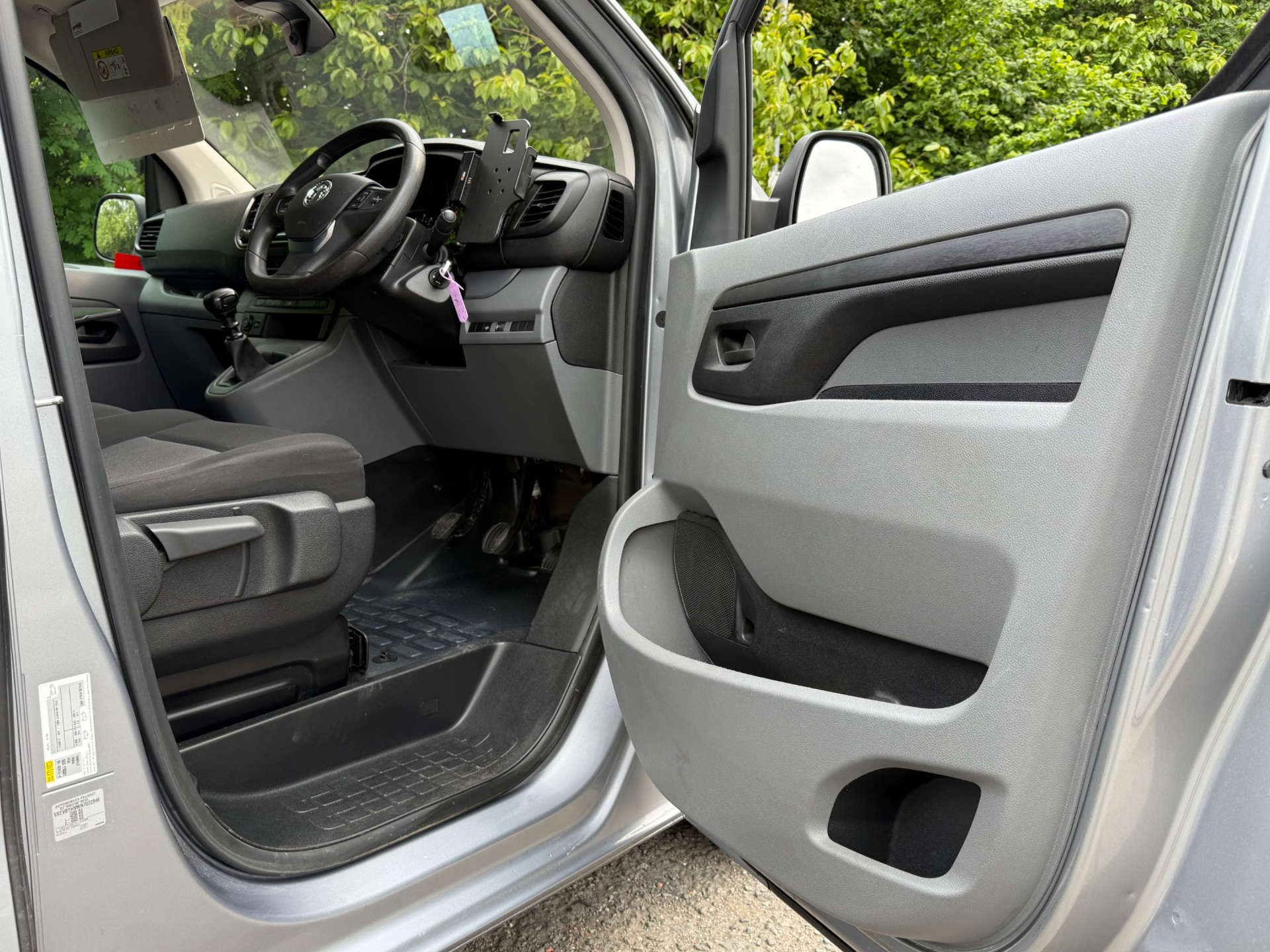 VAUXHALL VIVARO F2700 Dynamic L1 with BOTT racking #9