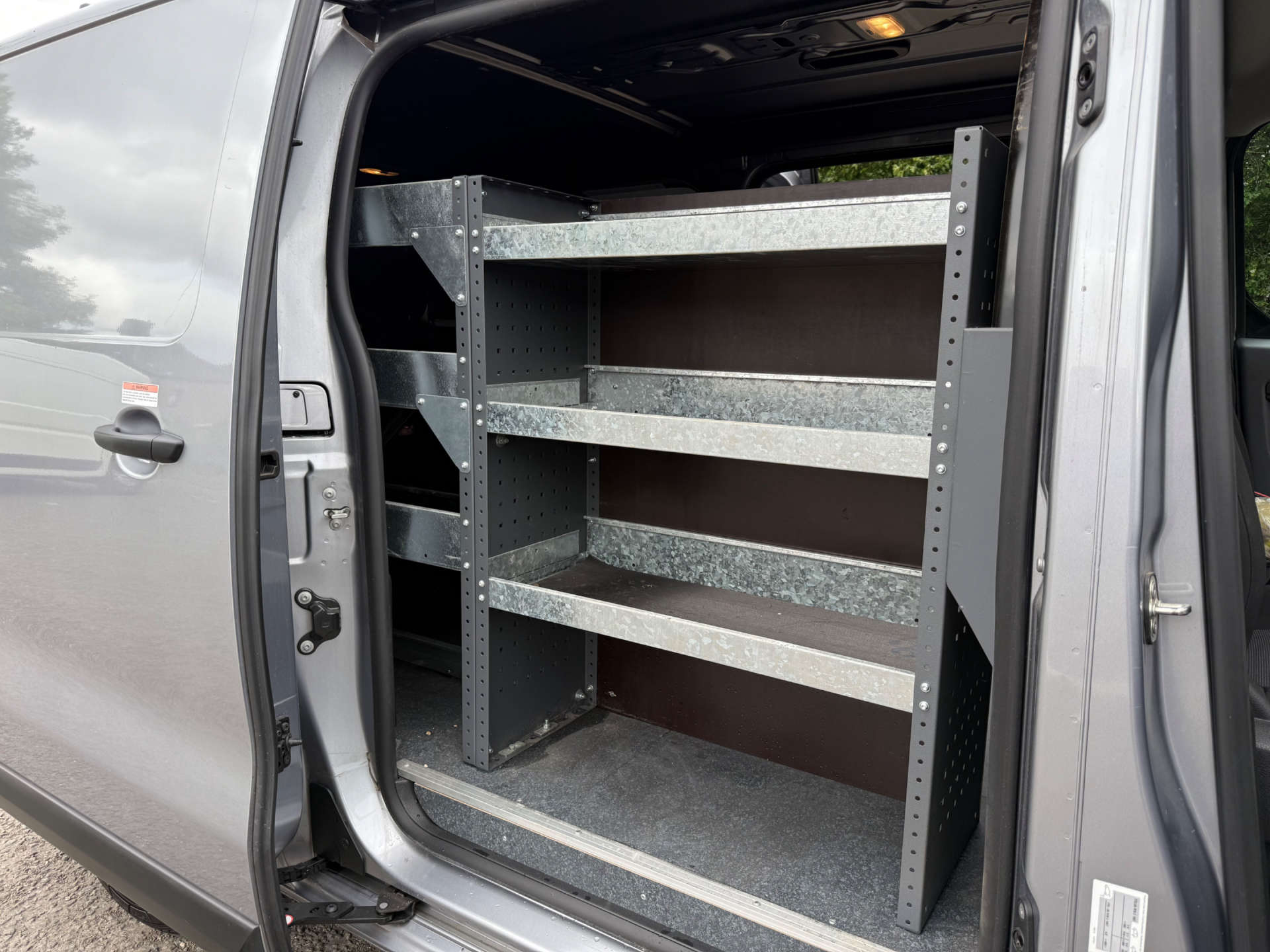 VAUXHALL VIVARO F2700 Dynamic L1 with BOTT racking #24