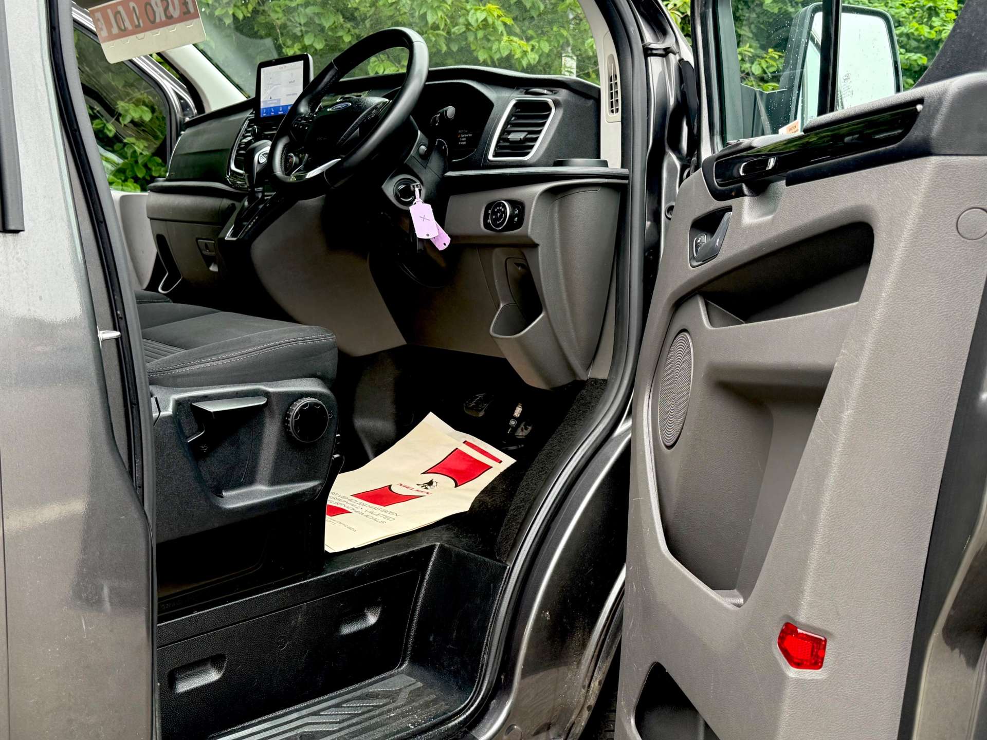 FORD TRANSIT CUSTOM 320 Limited 170ps 6 seat Crewvan DCIV Automatic #4