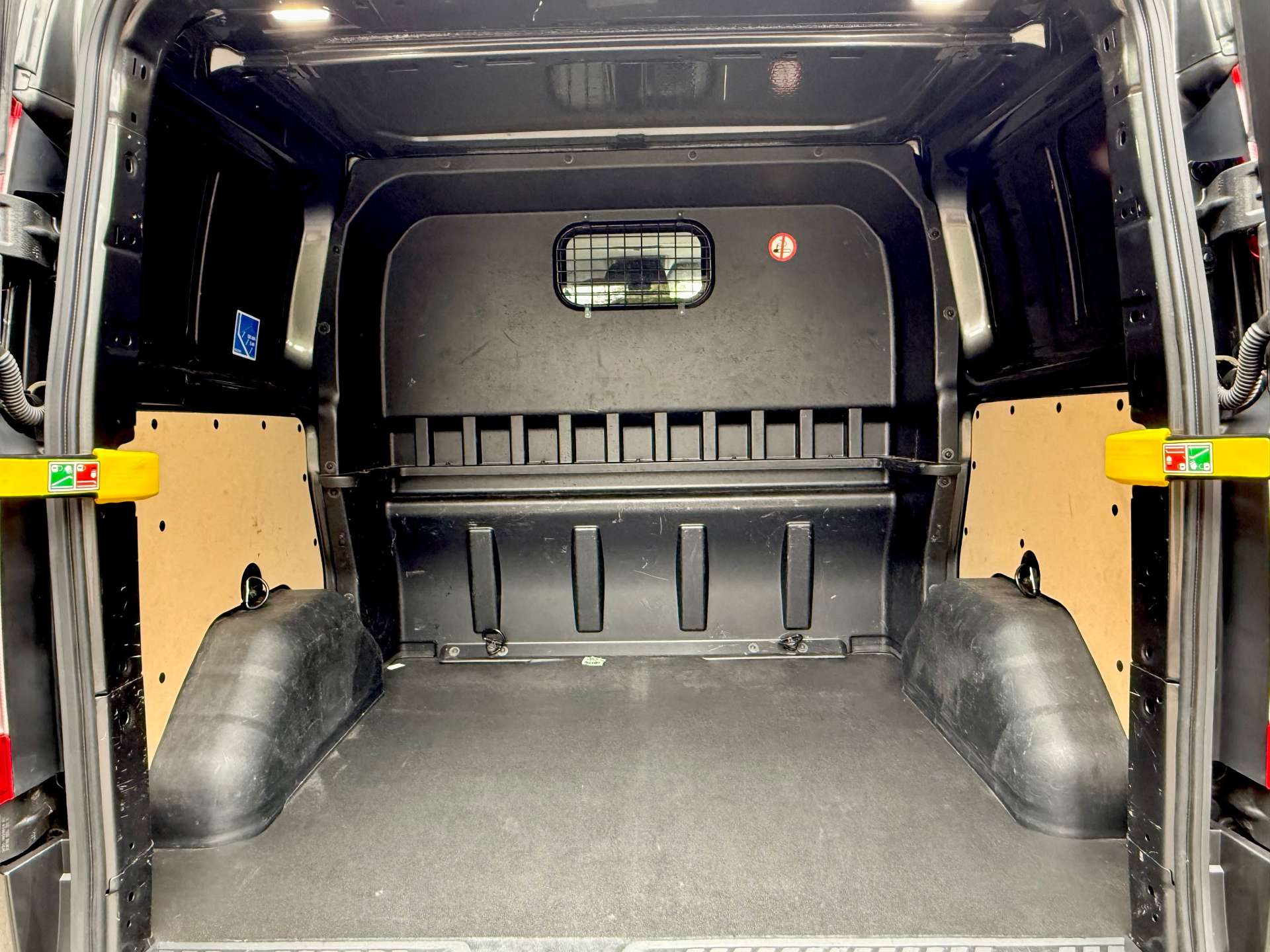 FORD TRANSIT CUSTOM 320 Limited 170ps 6 seat Crewvan DCIV Automatic #5