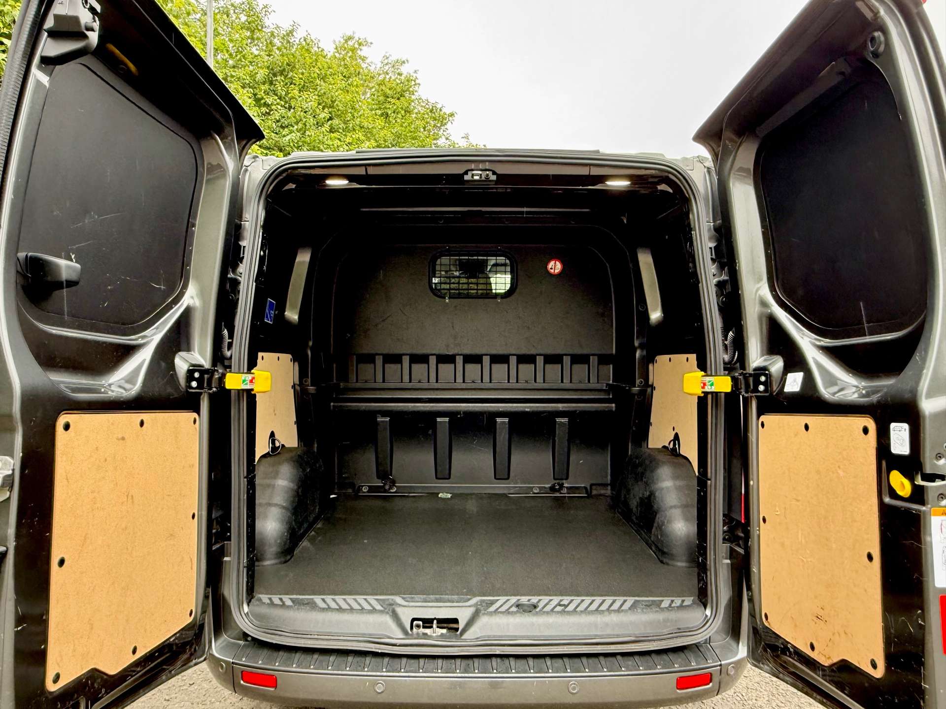 FORD TRANSIT CUSTOM 320 Limited 170ps 6 seat Crewvan DCIV Automatic #8