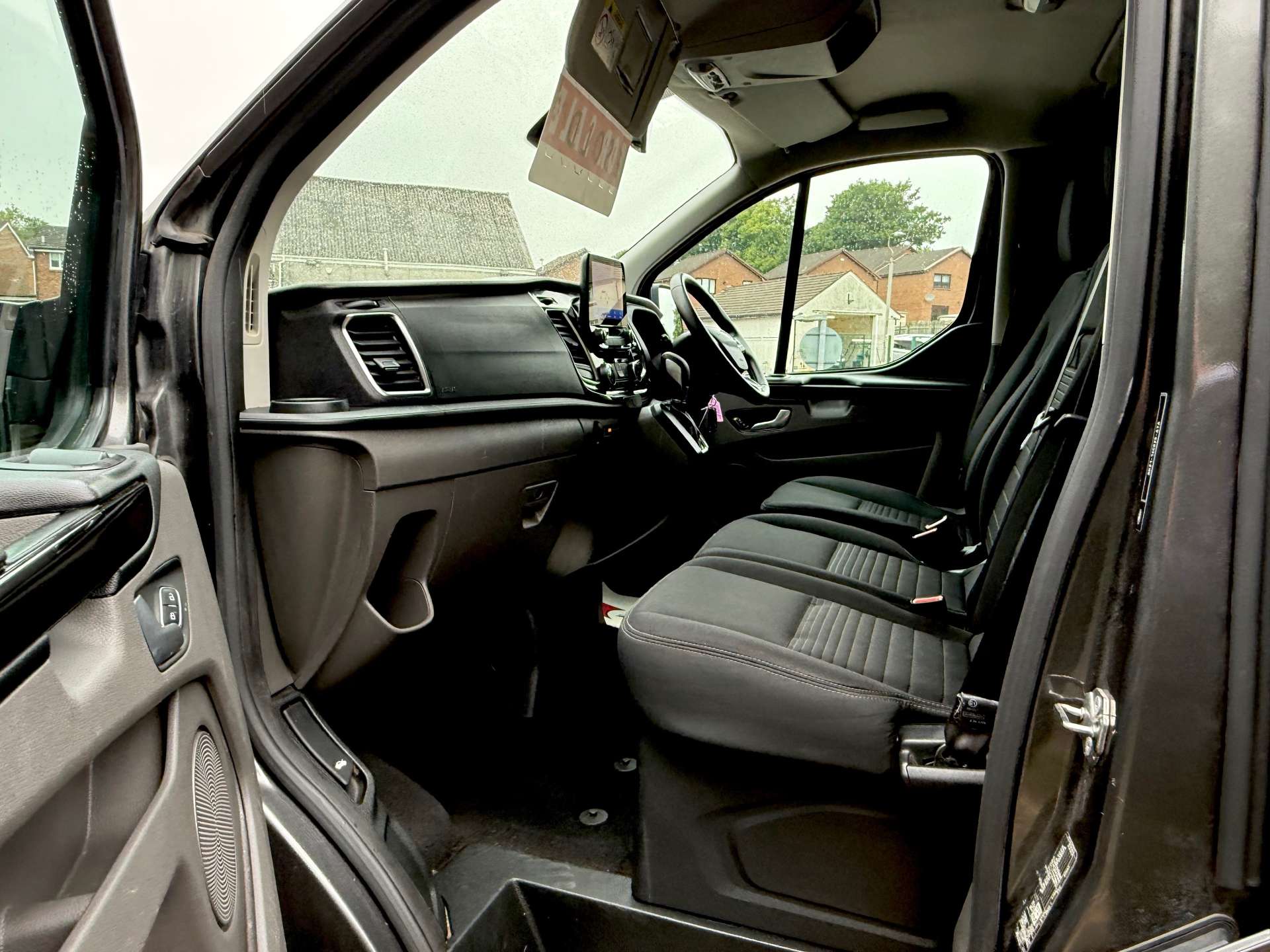 FORD TRANSIT CUSTOM 320 Limited 170ps 6 seat Crewvan DCIV Automatic #9