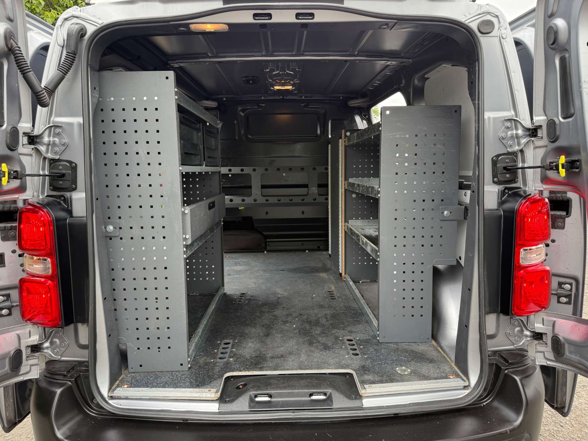 VAUXHALL VIVARO F2700 Dynamic L1 with BOTT racking #5