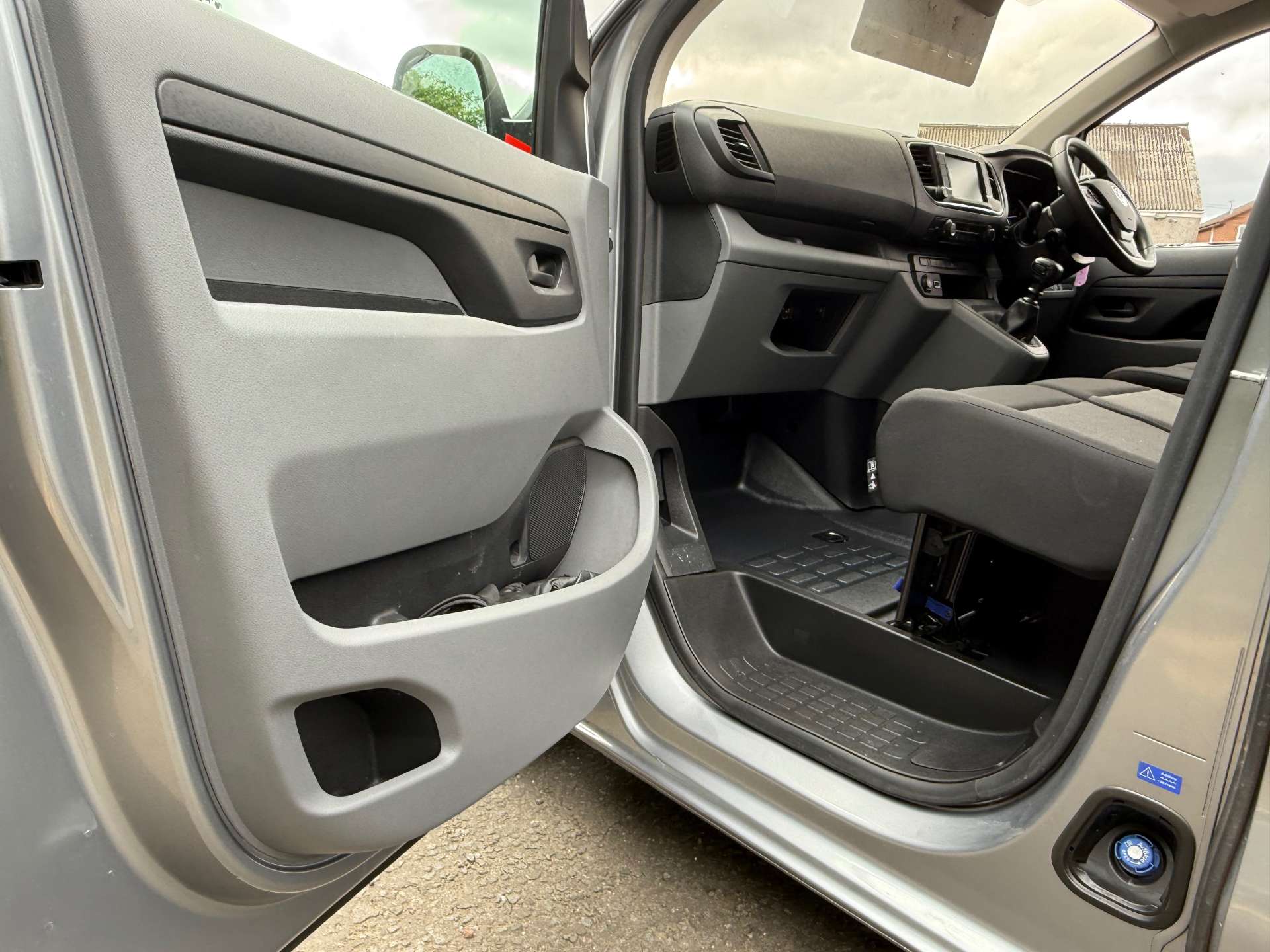VAUXHALL VIVARO F2700 Dynamic L1 with BOTT racking #7