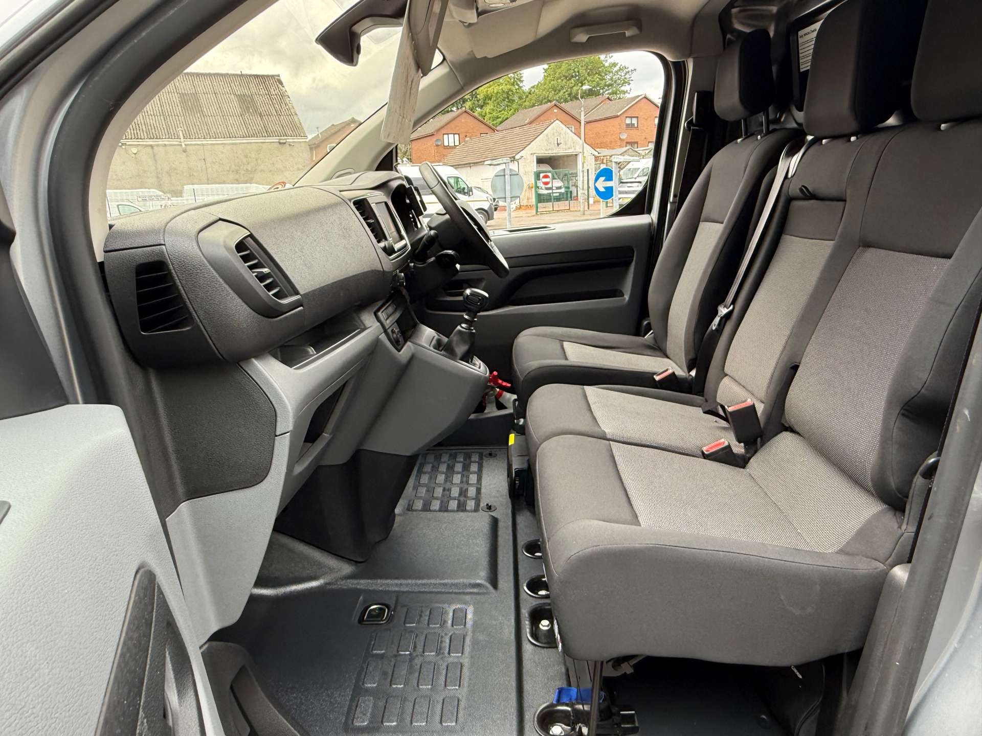 VAUXHALL VIVARO F2700 Dynamic L1 with BOTT racking #10