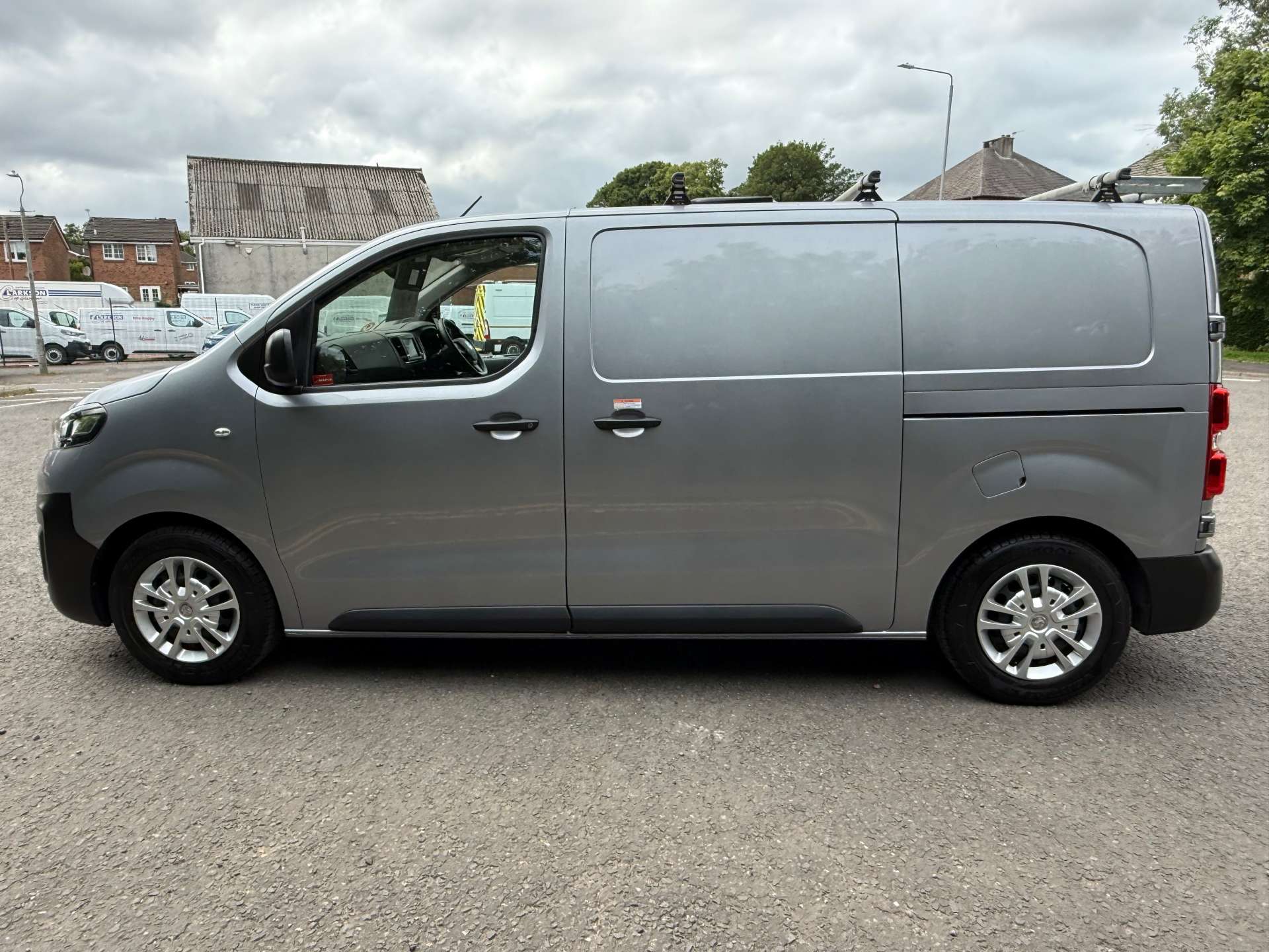 VAUXHALL VIVARO F2700 Dynamic L1 with BOTT racking #21