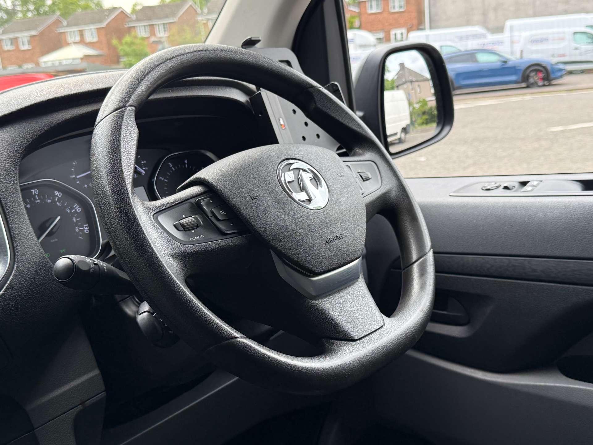 VAUXHALL VIVARO F2700 Dynamic L1 with BOTT racking #24