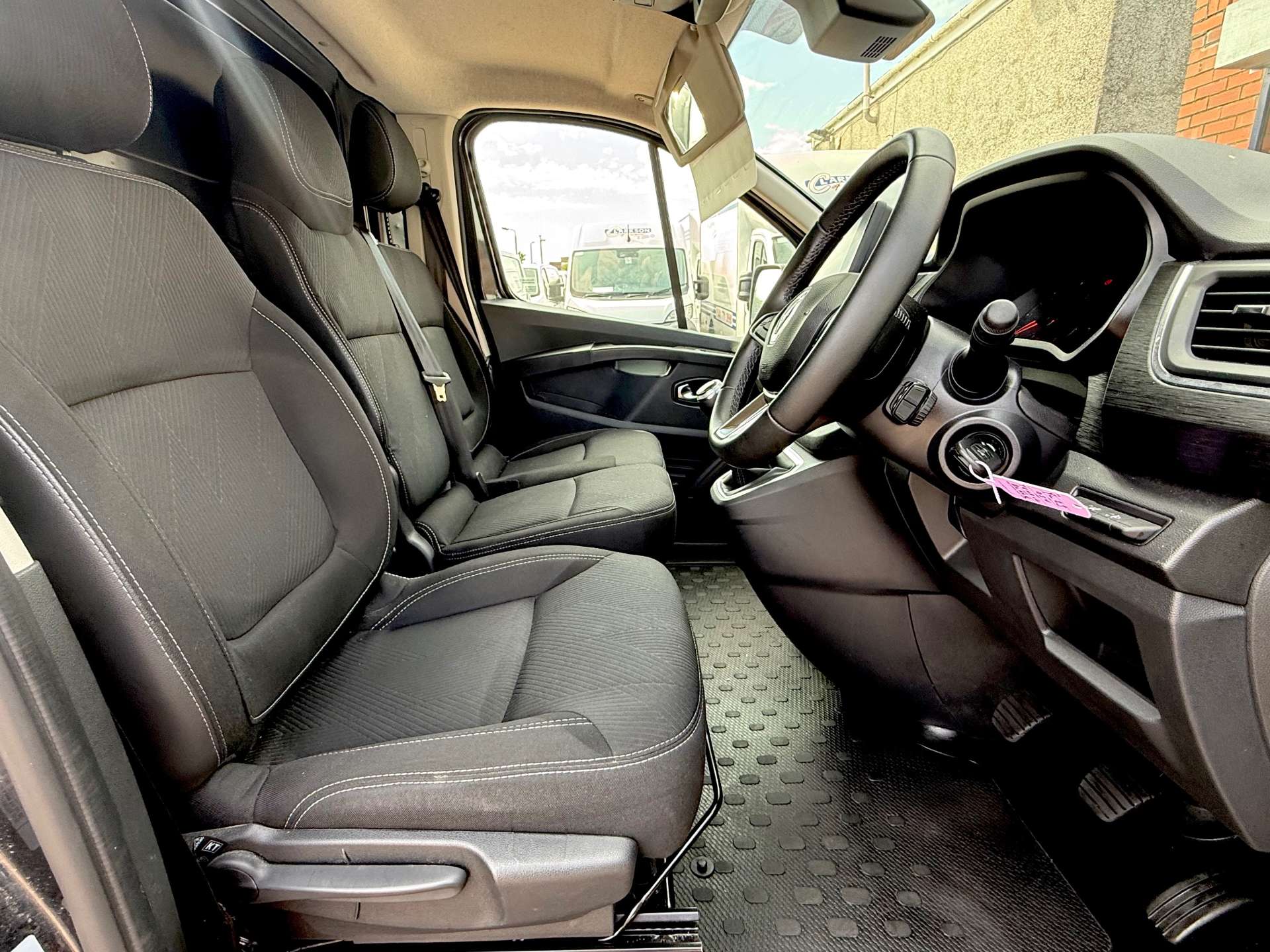 RENAULT TRAFIC 2.0 LL30 Sport Blue DCi (L2) 130ps #8