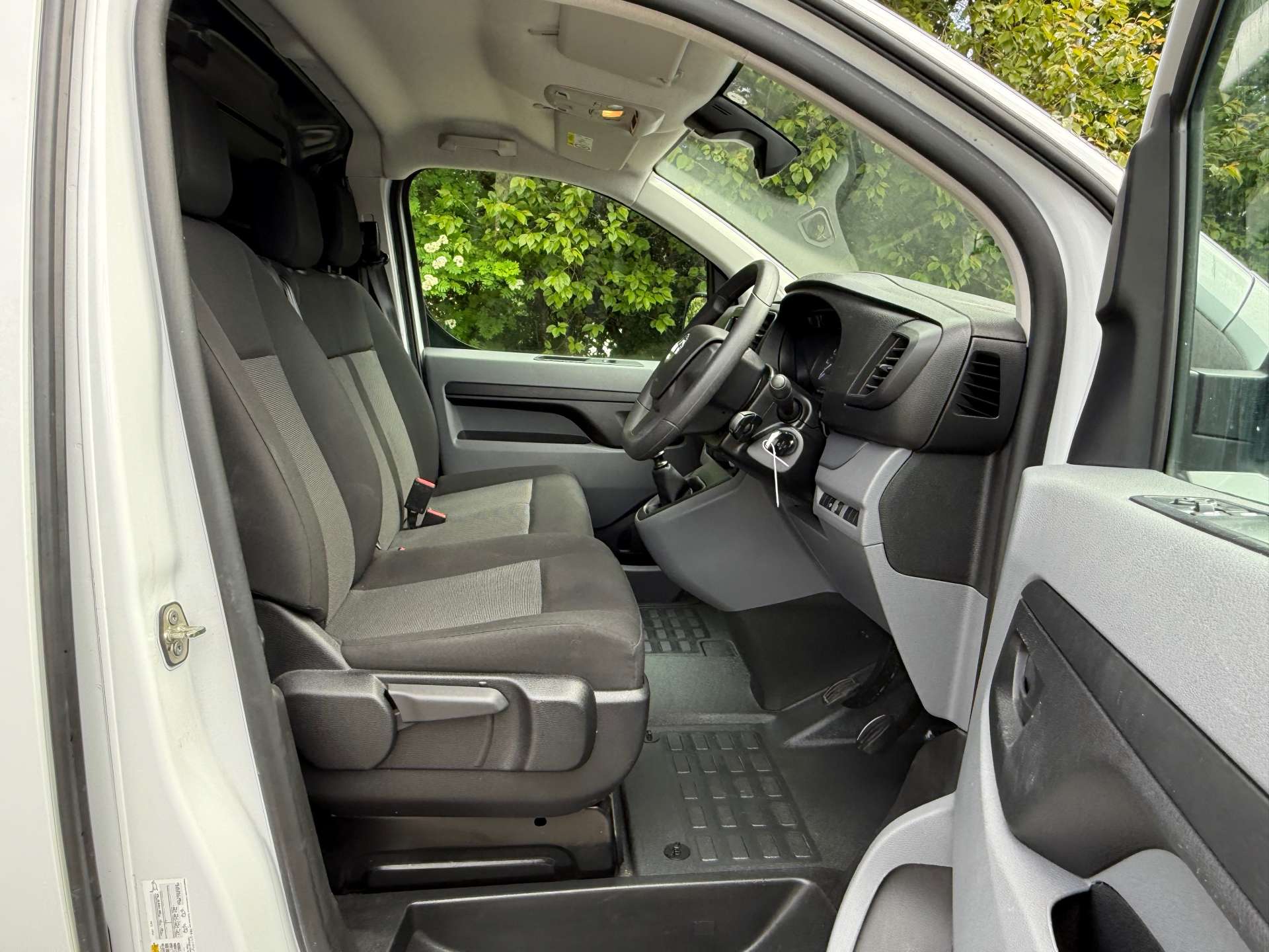 VAUXHALL VIVARO F2900 Dynamic L2 #18