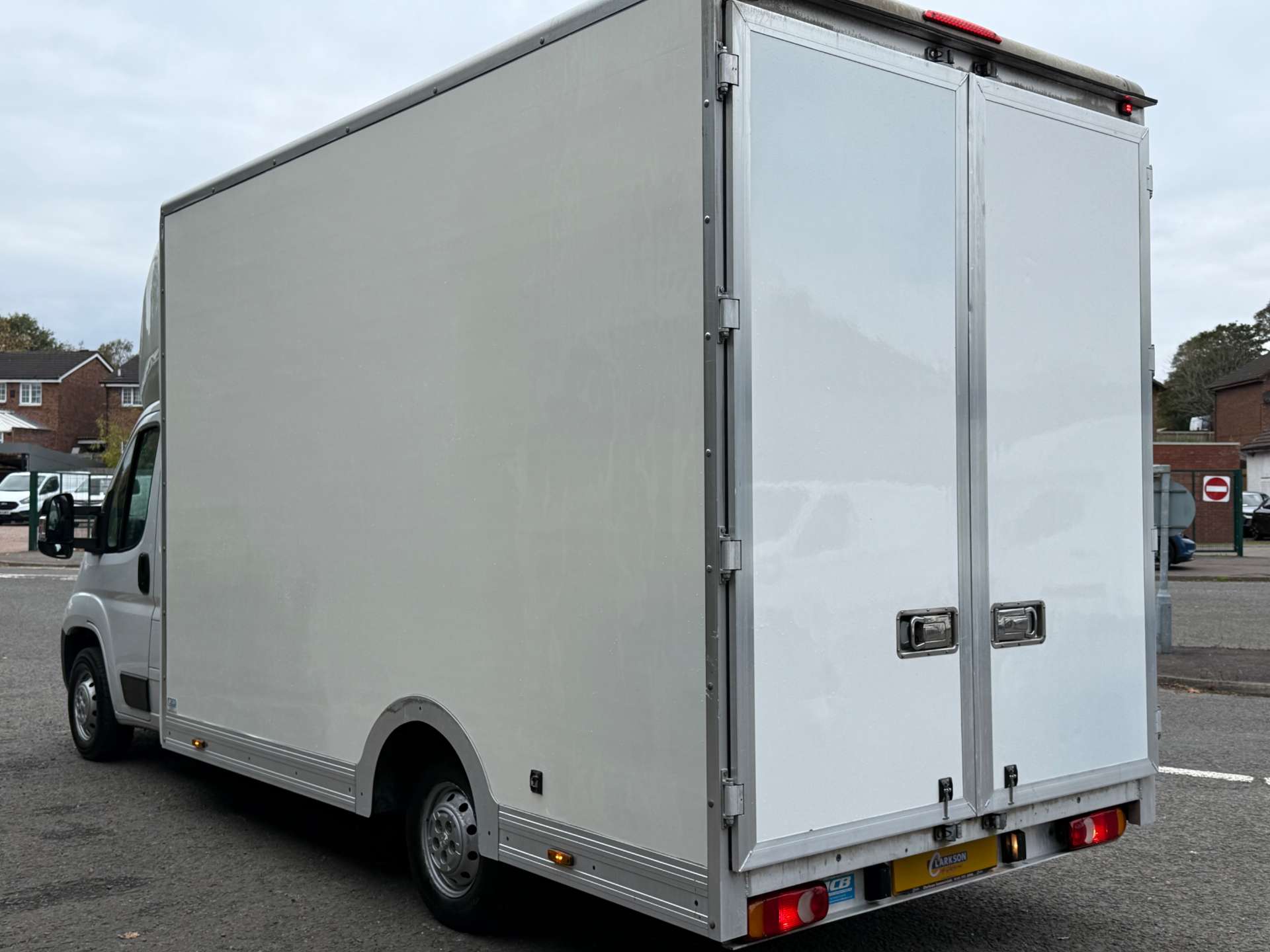 PEUGEOT BOXER 335 LoLoader Luton Box Van BlueHDi #3