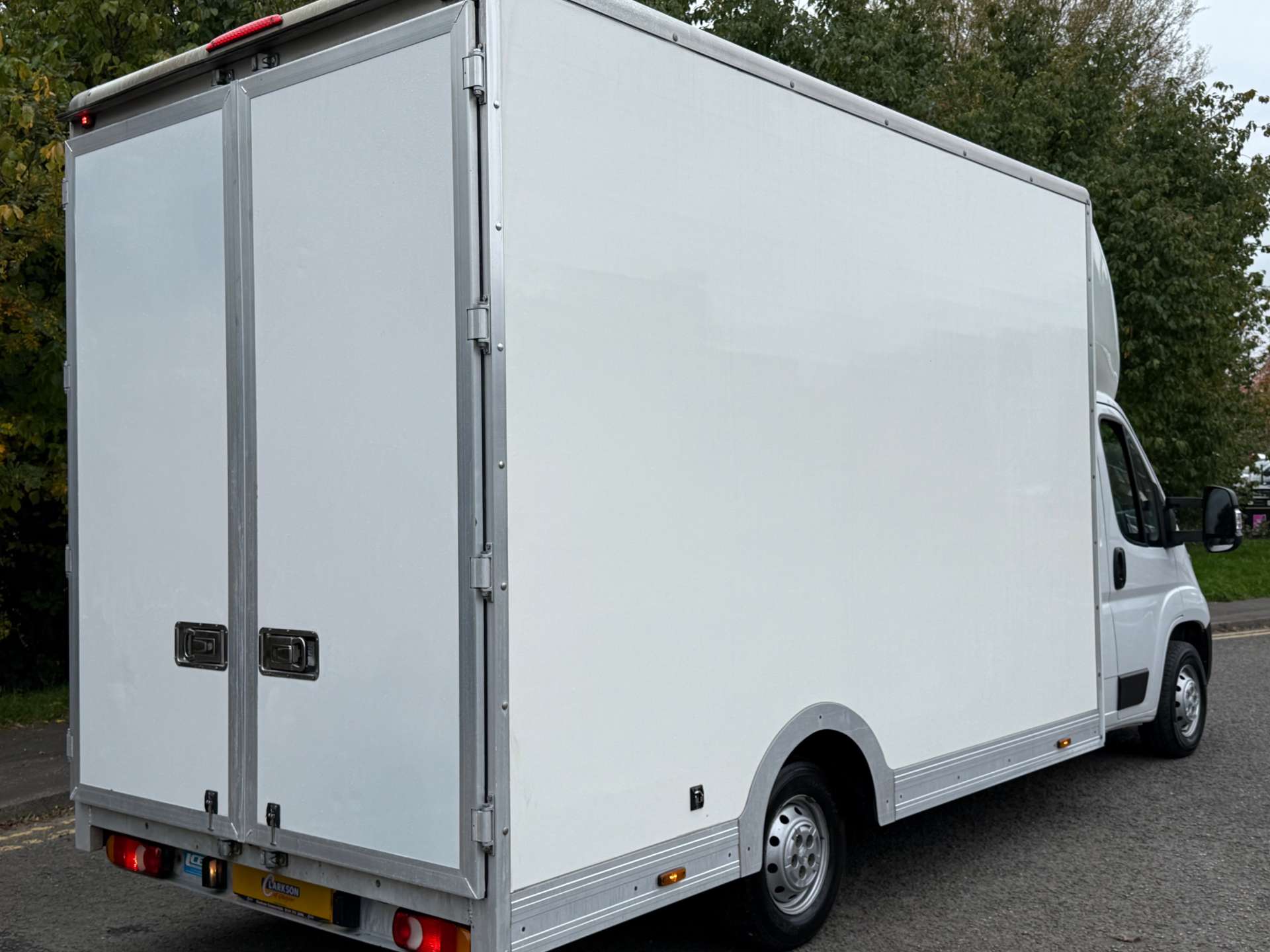 PEUGEOT BOXER 335 LoLoader Luton Box Van BlueHDi #4