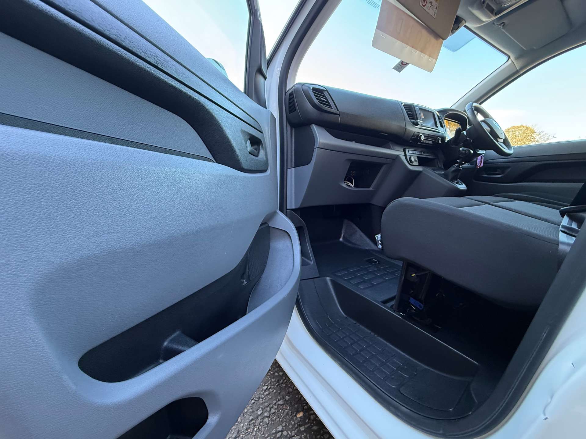 VAUXHALL VIVARO F2900 SPORTIVE L2 #7