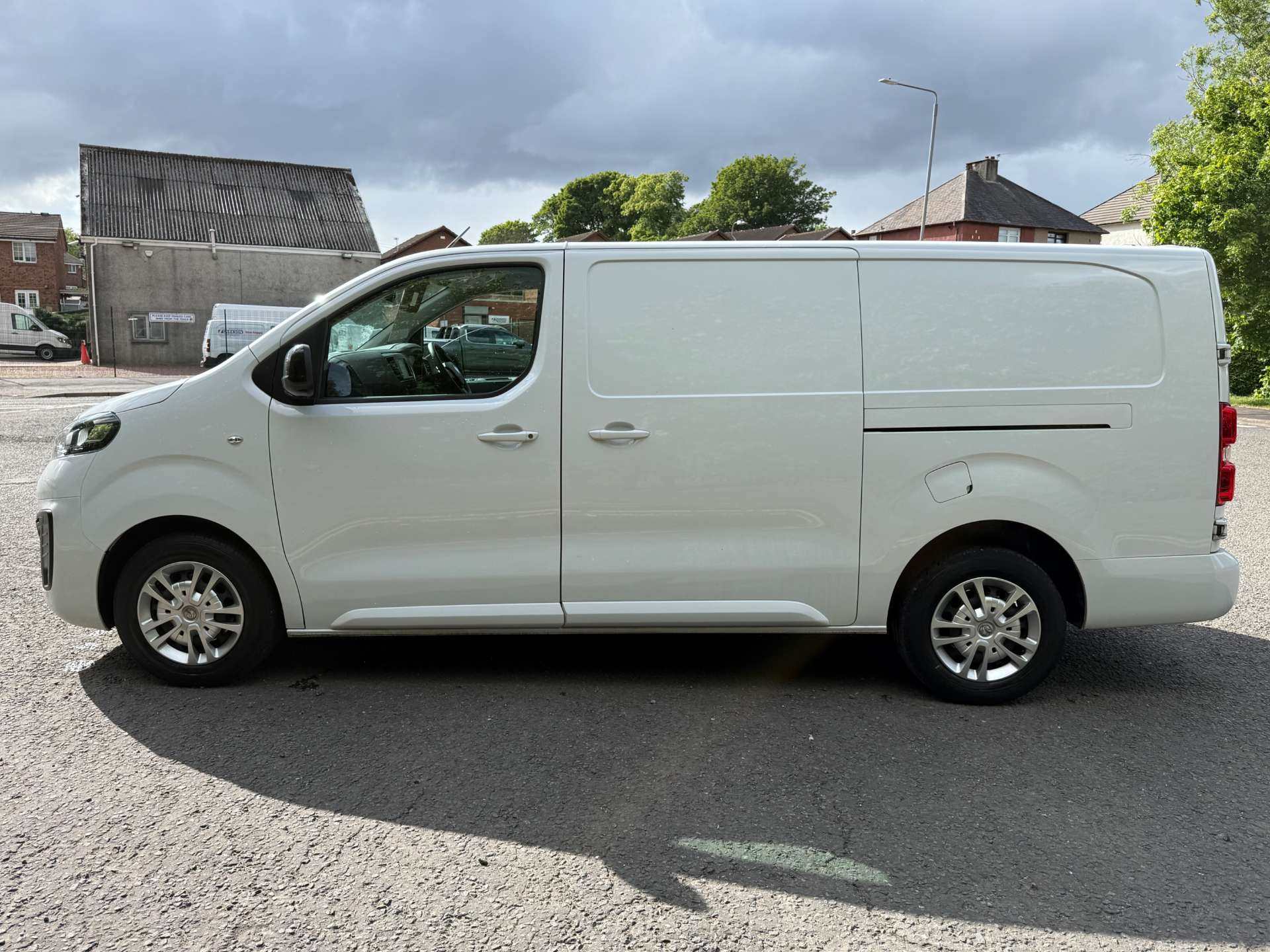 VAUXHALL VIVARO F2900 Sportive L2 #9