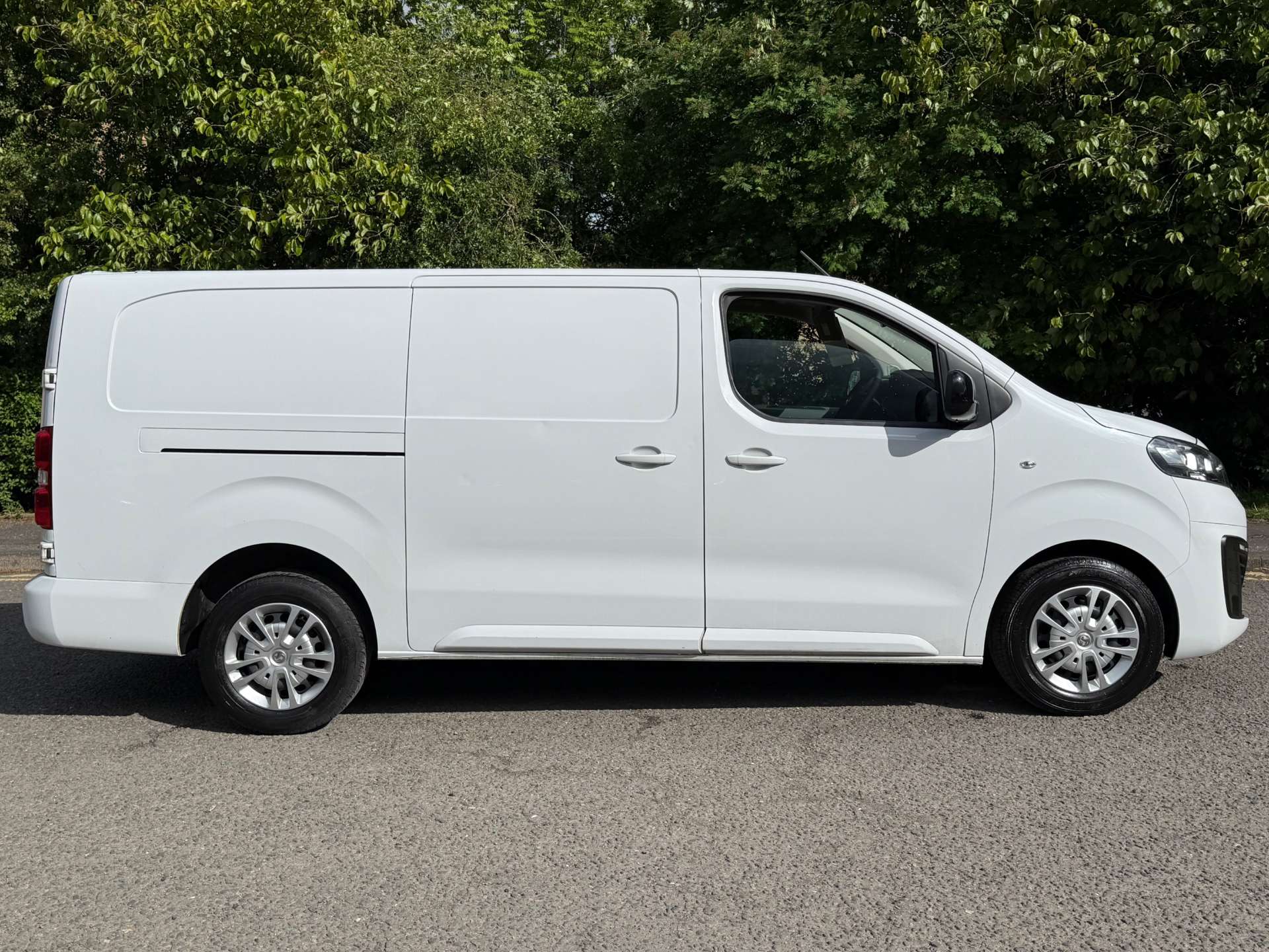 VAUXHALL VIVARO F2900 Sportive L2 #10