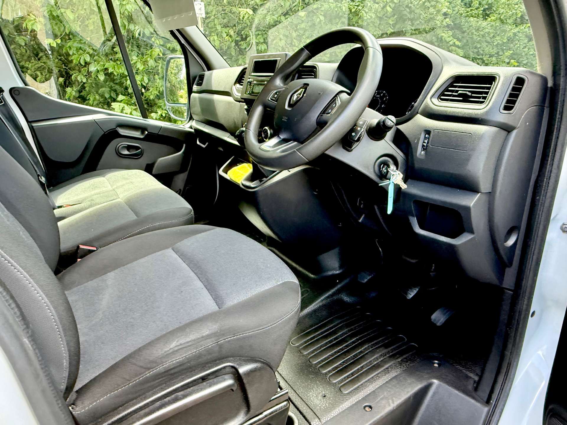 RENAULT MASTER LL35 Business LoLoader Luton Box Van #5