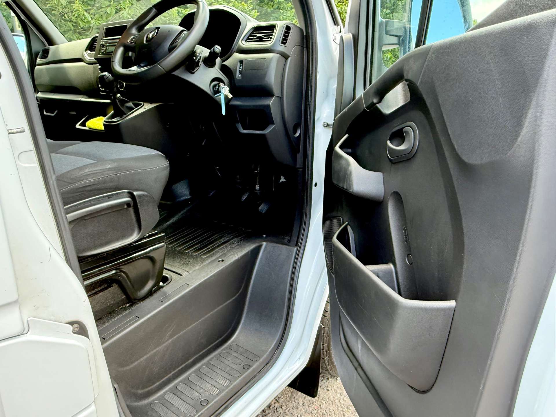 RENAULT MASTER LL35 Business LoLoader Luton Box Van #6