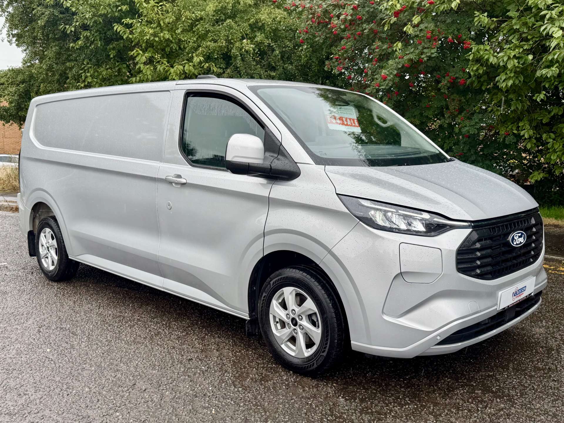 FORD TRANSIT CUSTOM 320 Limited 2.5 PHEV Automatic Hybrid L2 #0