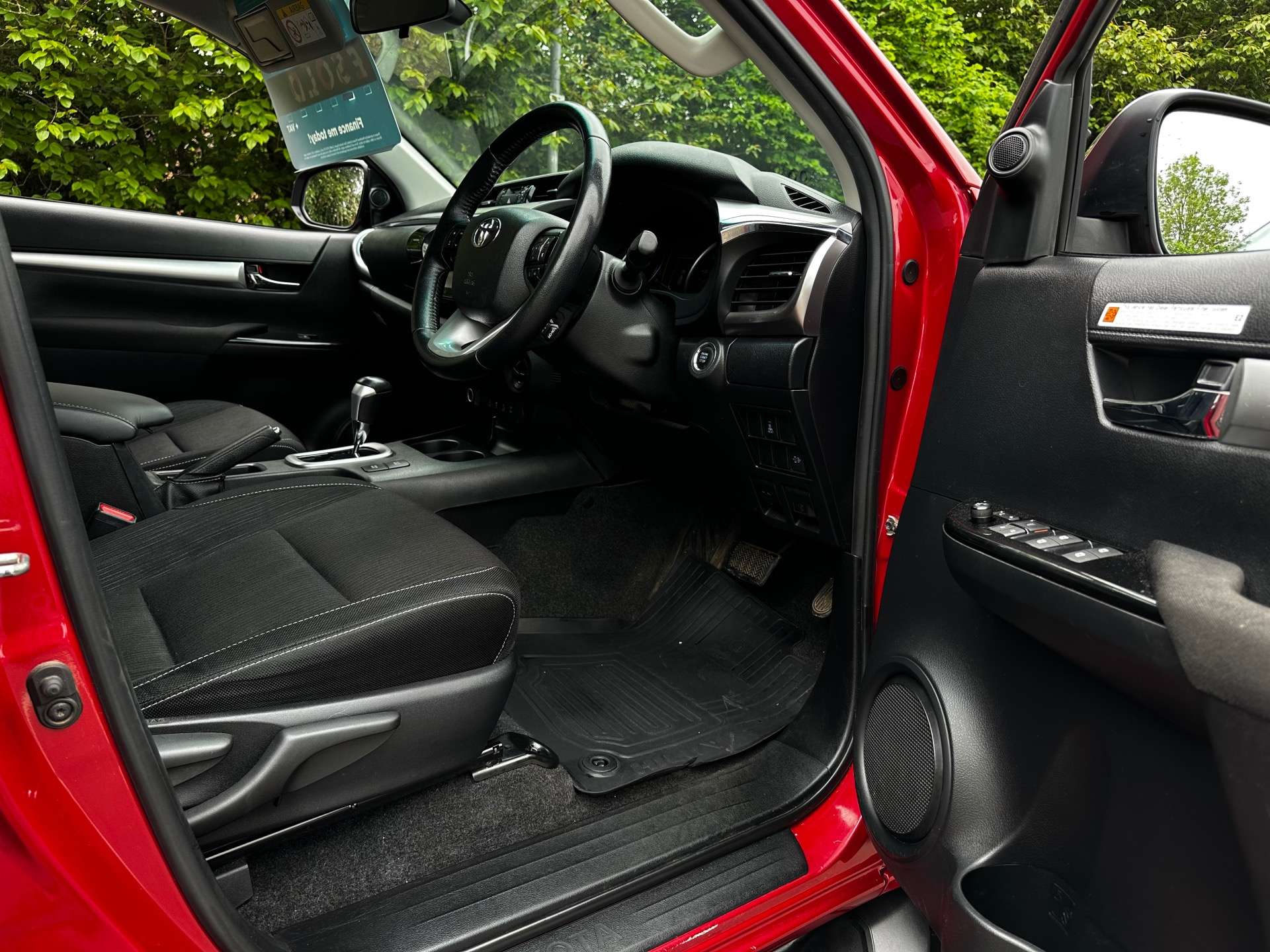 TOYOTA HILUX 2.4 HI-Luxury Invincible D-4D 4WD Double Cab Auto 4WD 5dr #4