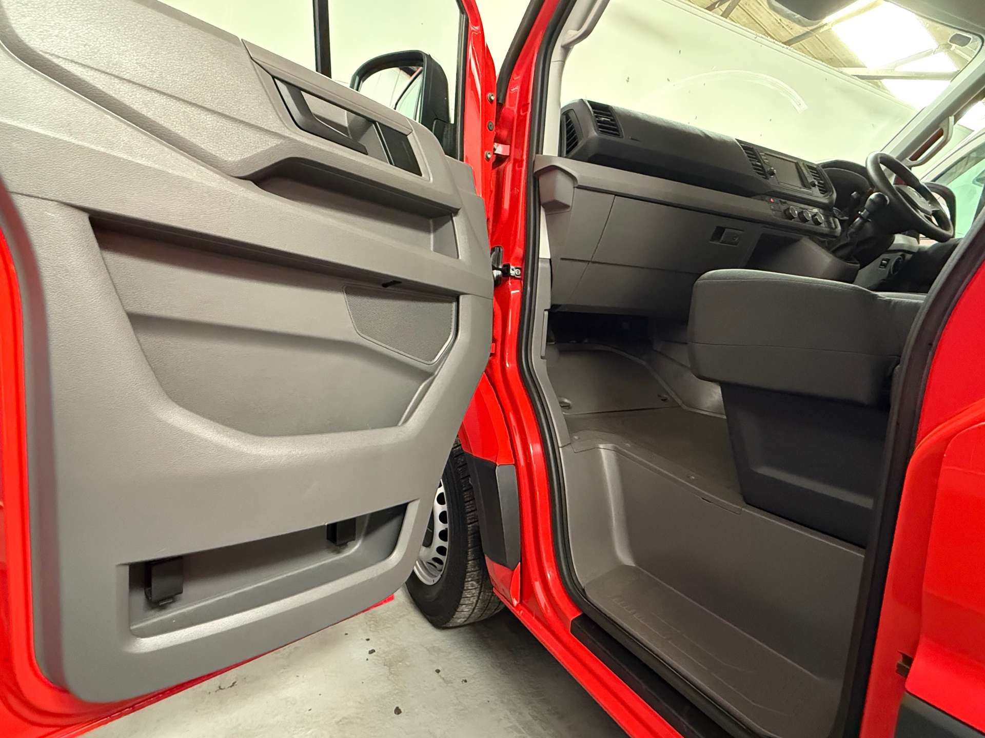 VOLKSWAGEN CRAFTER 2.0 CR35 Highline TDI (6000 miles) #6