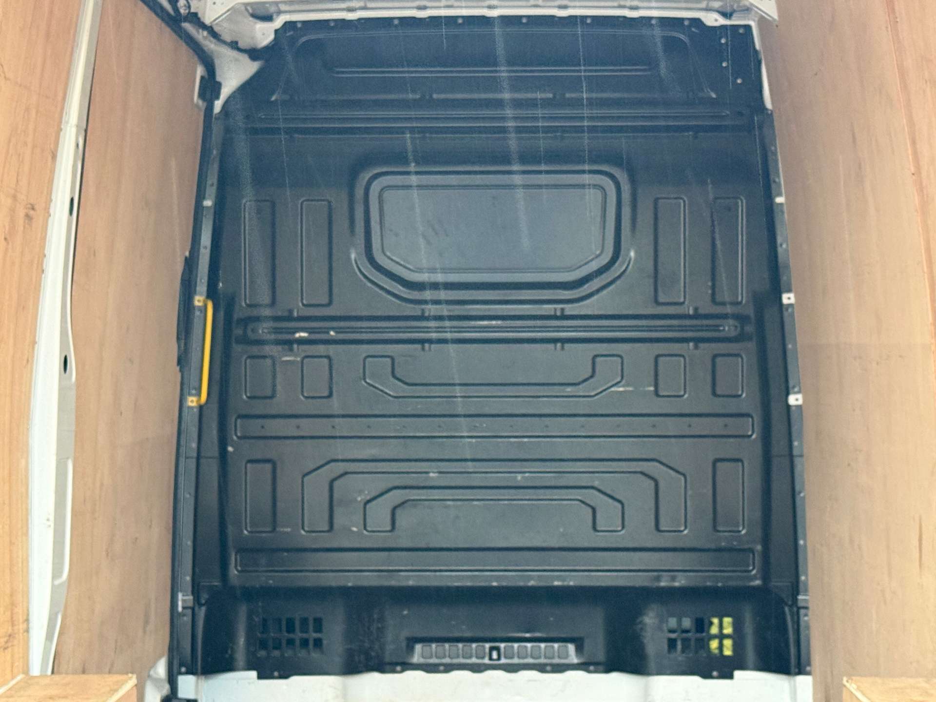 VOLKSWAGEN CRAFTER CR35 COMMERCE+ TDI MWB (Choice) #19