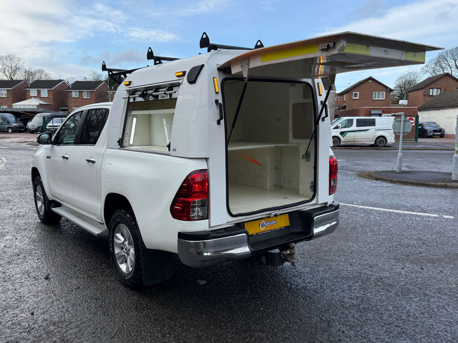 TOYOTA HILUX 2.4 Icon D-4D 4WD Utuility Body 4WD #2