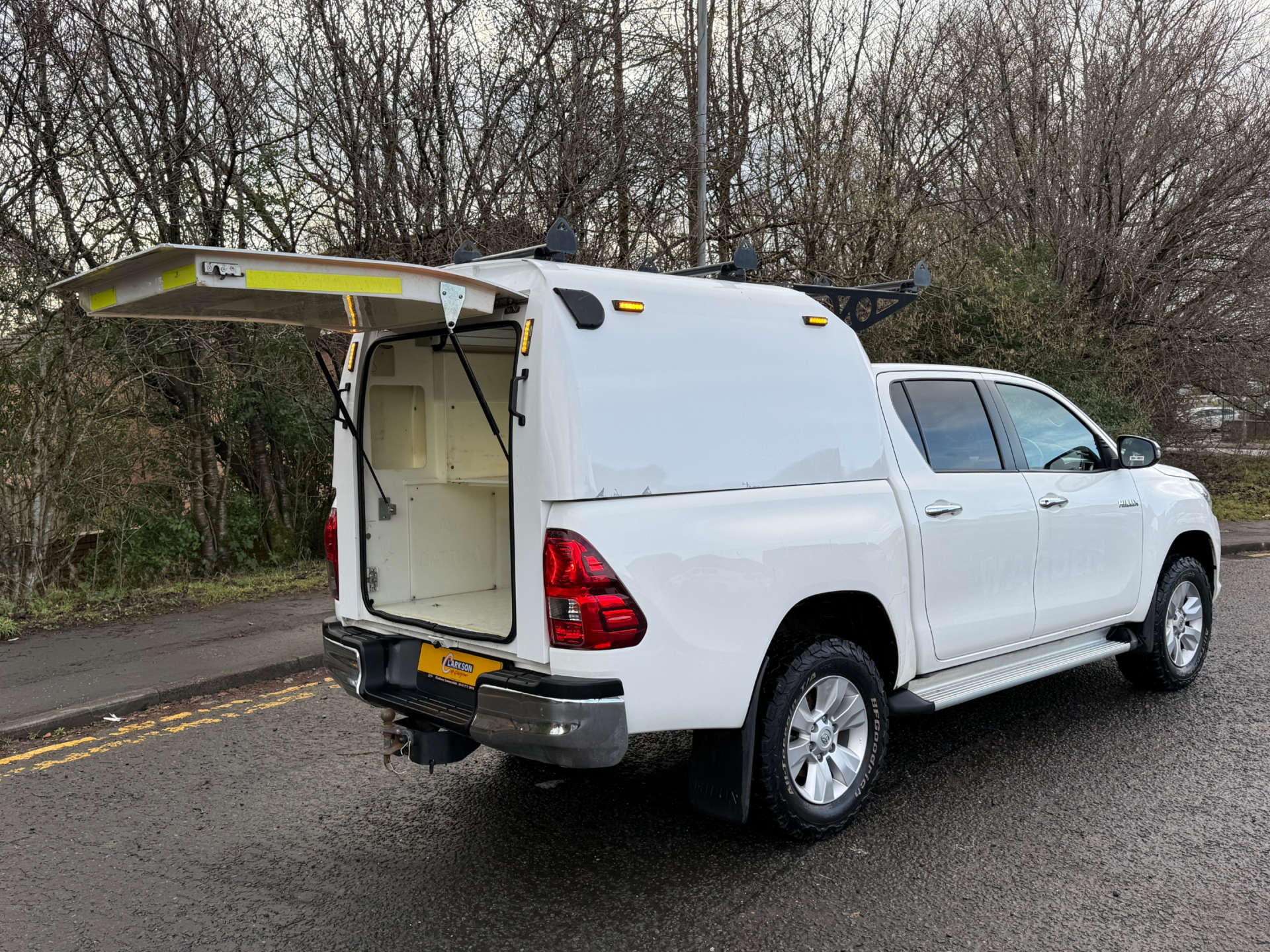 TOYOTA HILUX 2.4 Icon D-4D 4WD Utuility Body 4WD #7