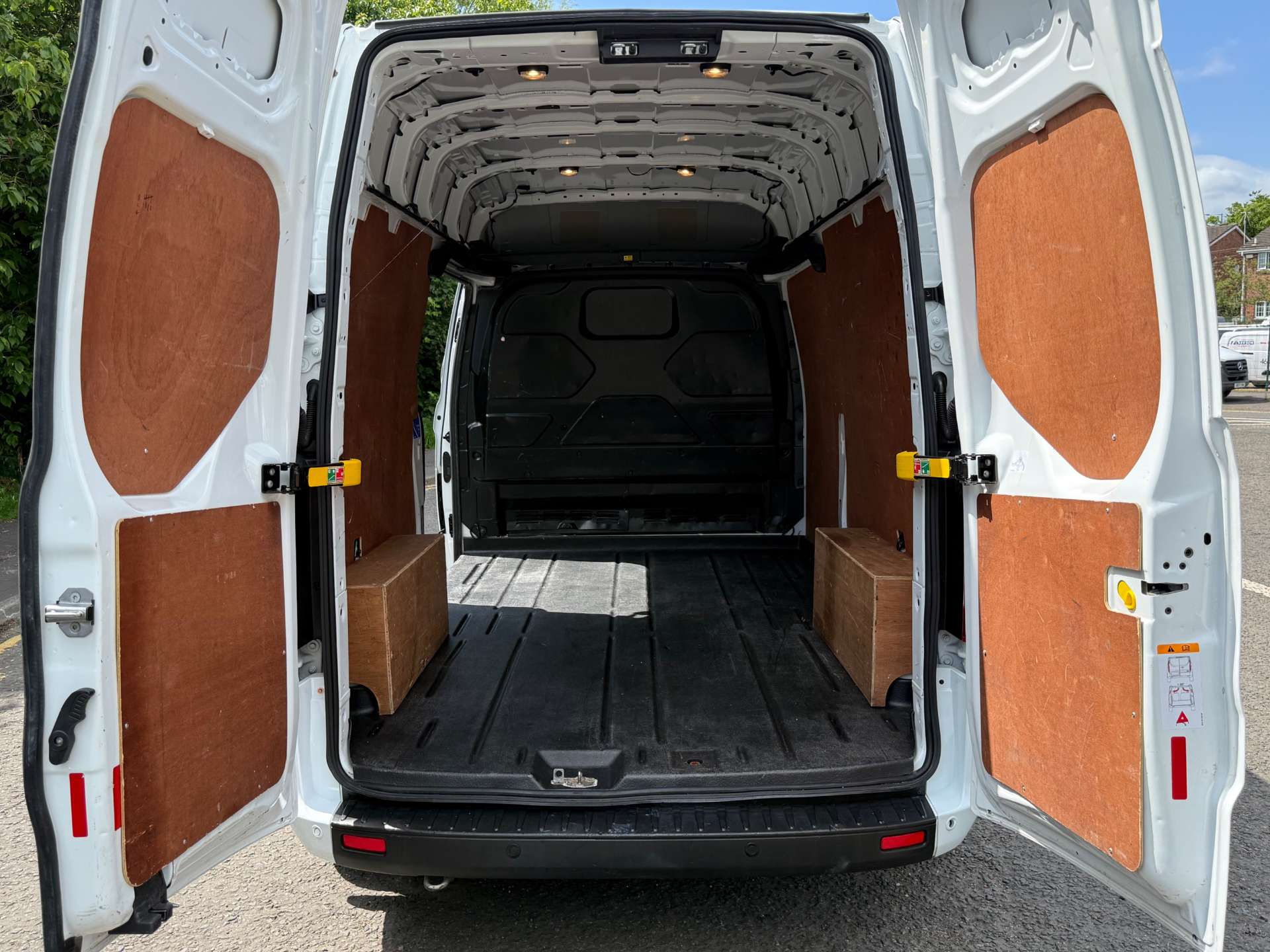 FORD TRANSIT CUSTOM 300 Trend L2H2 18000 miles #9