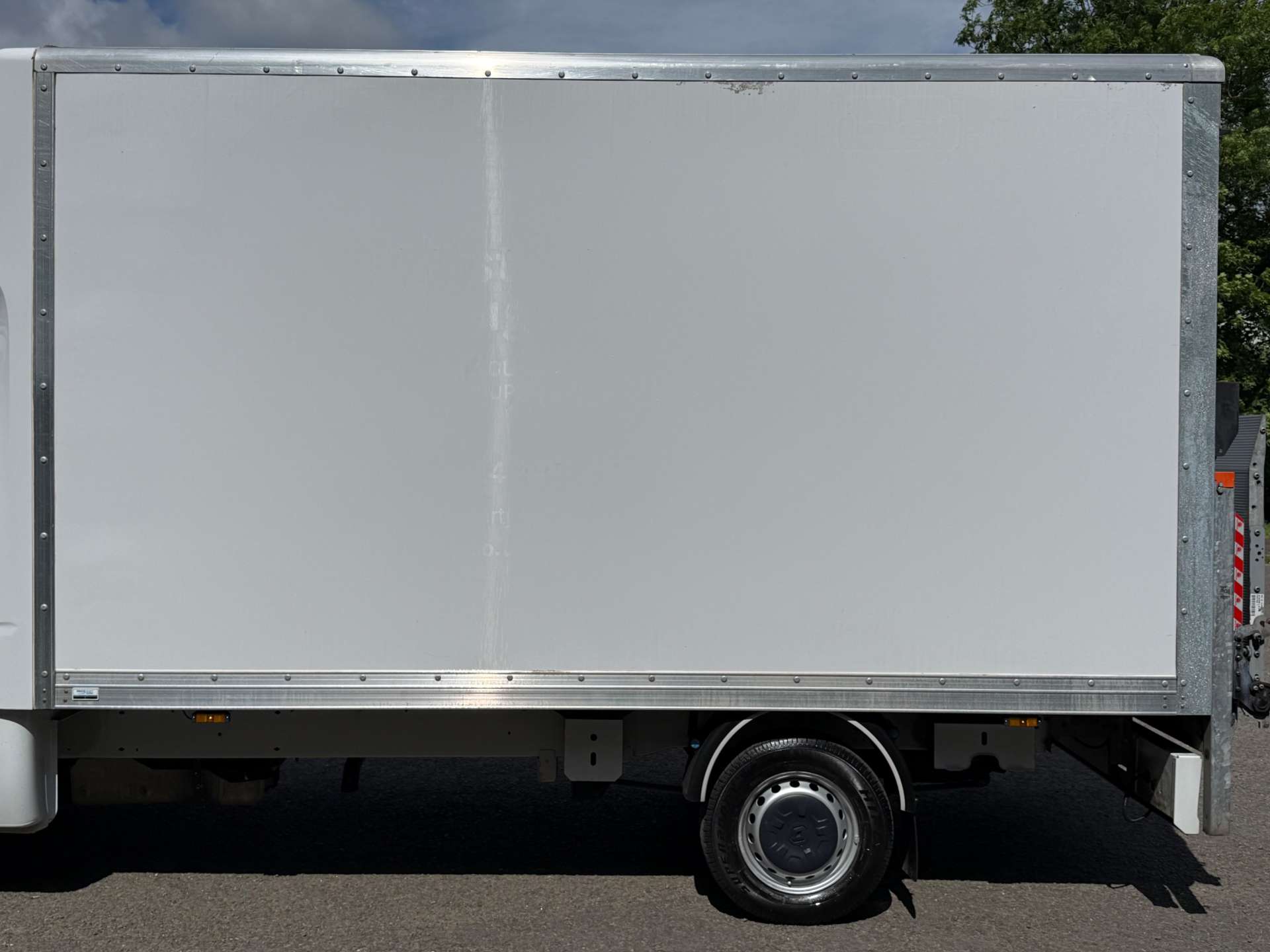 RENAULT MASTER LL35 Business Luton Box Van (with T/L) #10