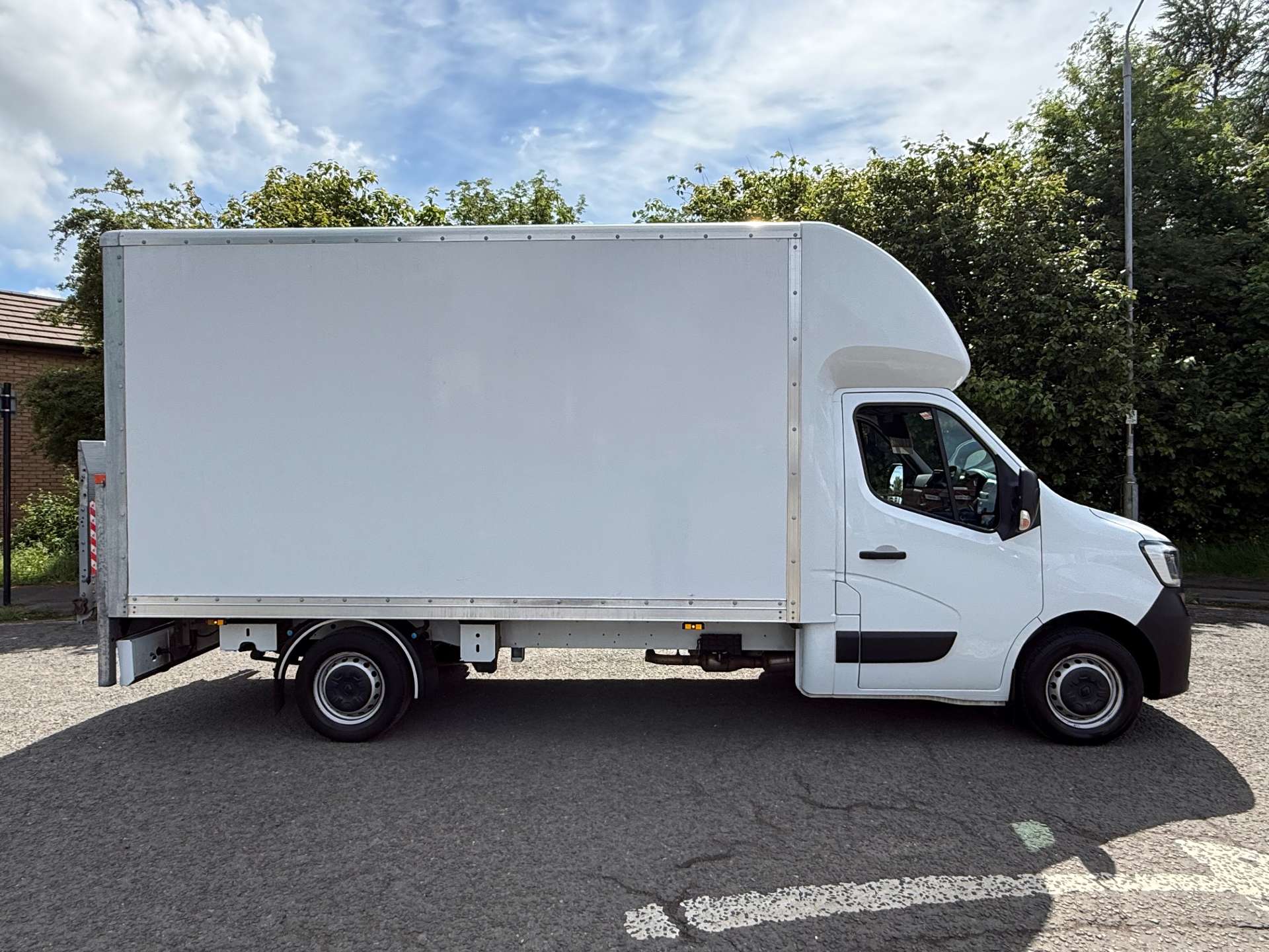 RENAULT MASTER LL35 Business Luton Box Van (with T/L) #12