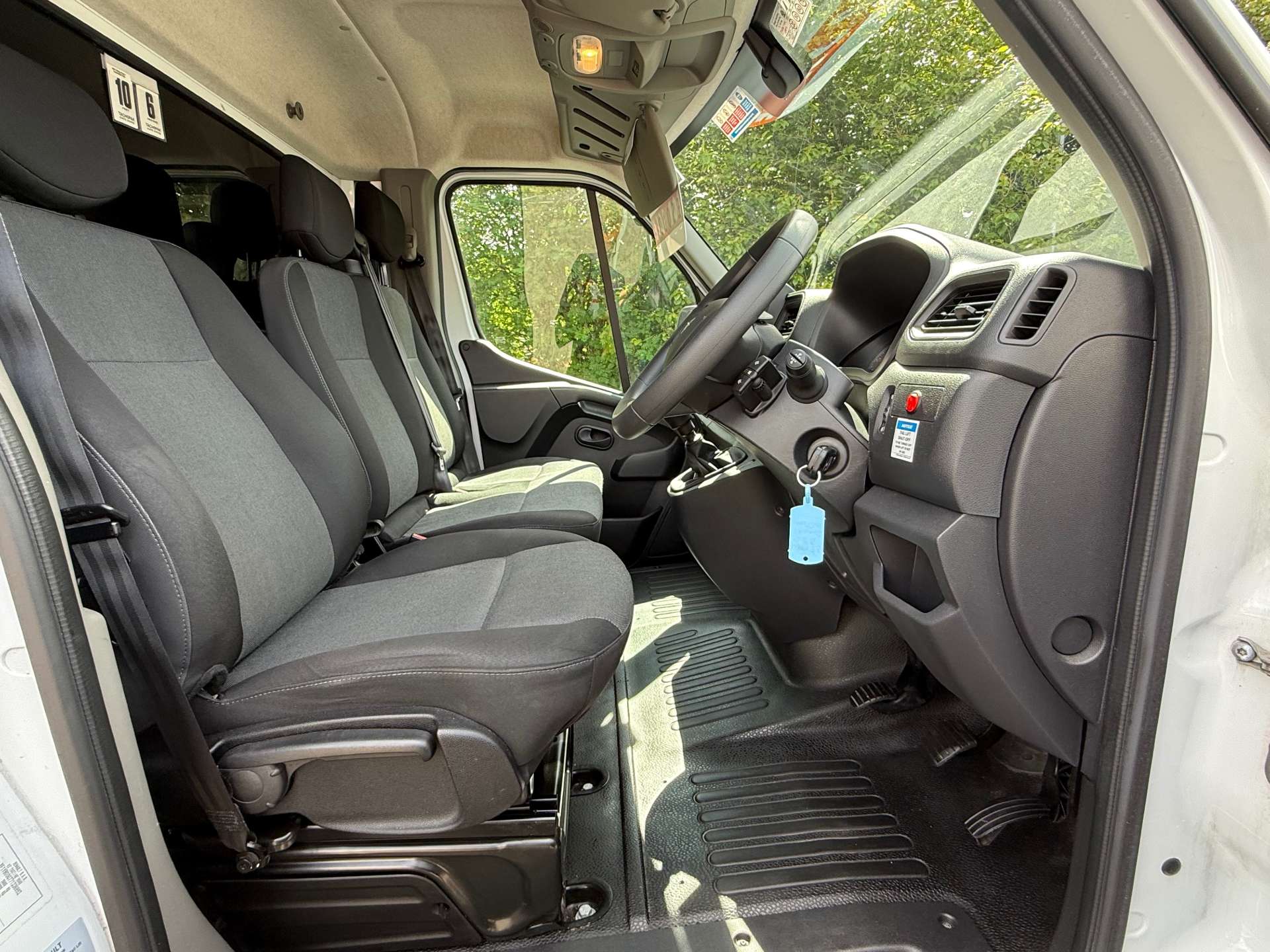 RENAULT MASTER LL35 Business Luton Box Van (with T/L) #18