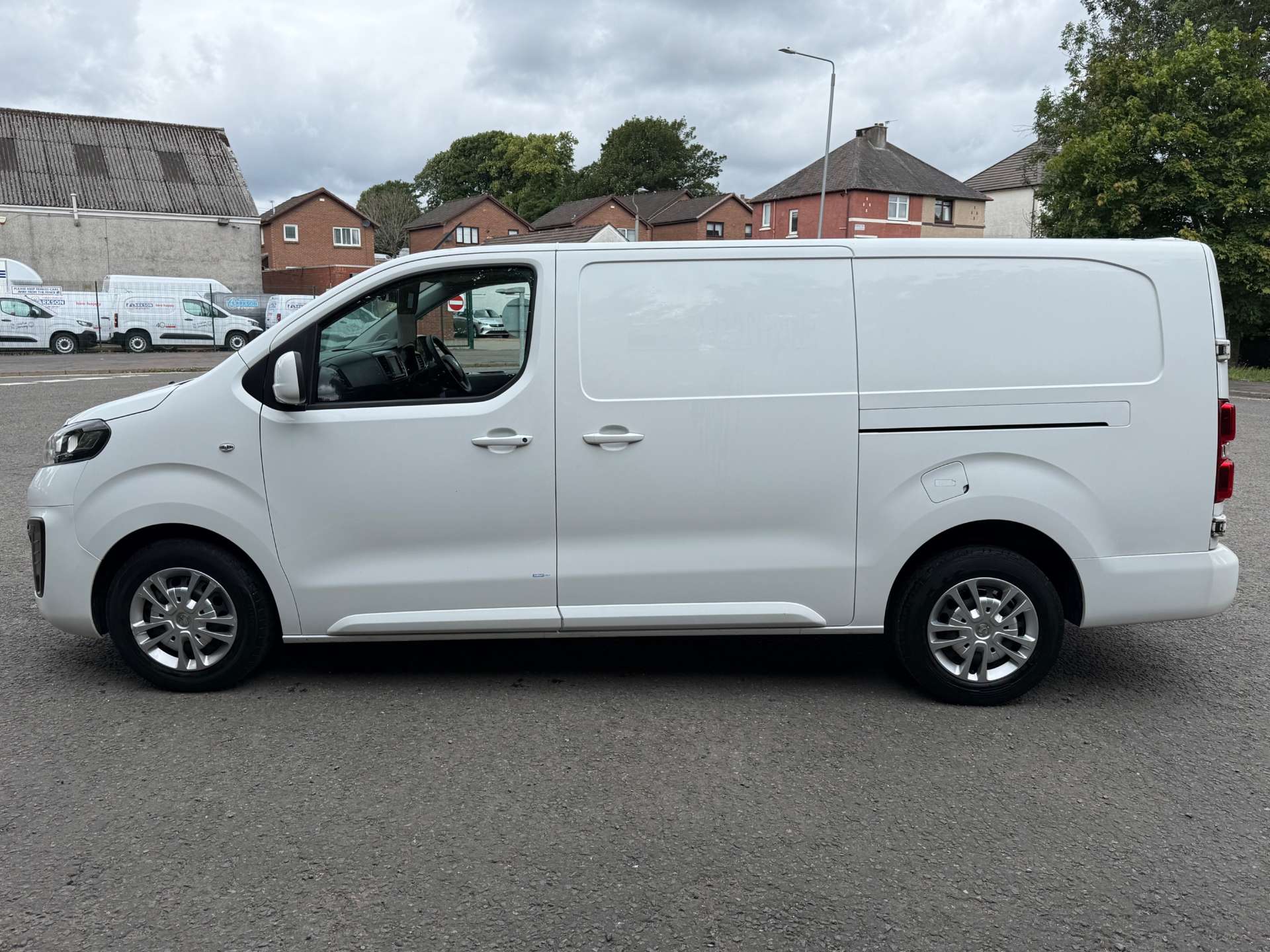 VAUXHALL VIVARO 2900 Sportive L2 #10