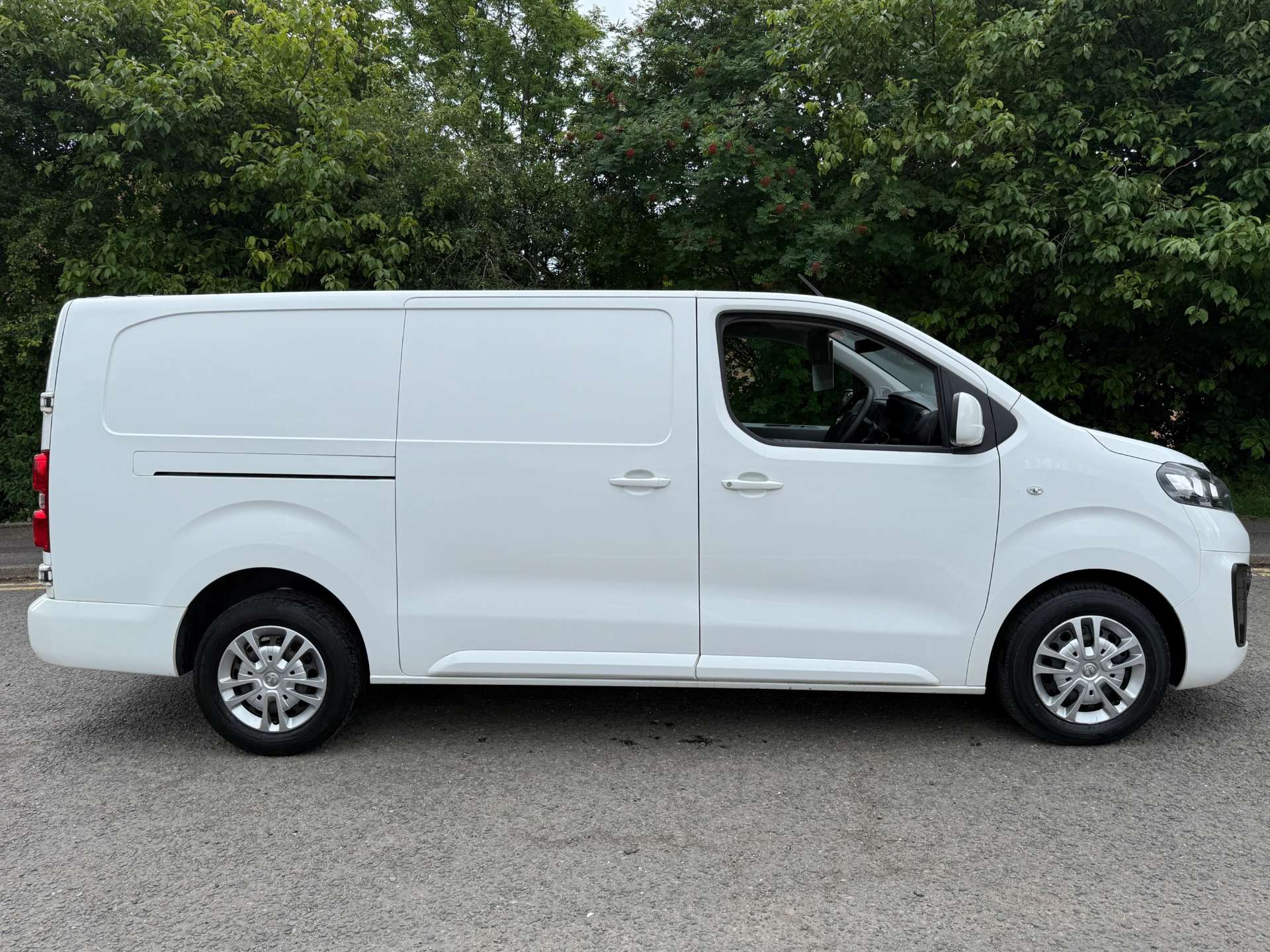 VAUXHALL VIVARO 2900 Sportive L2 #11