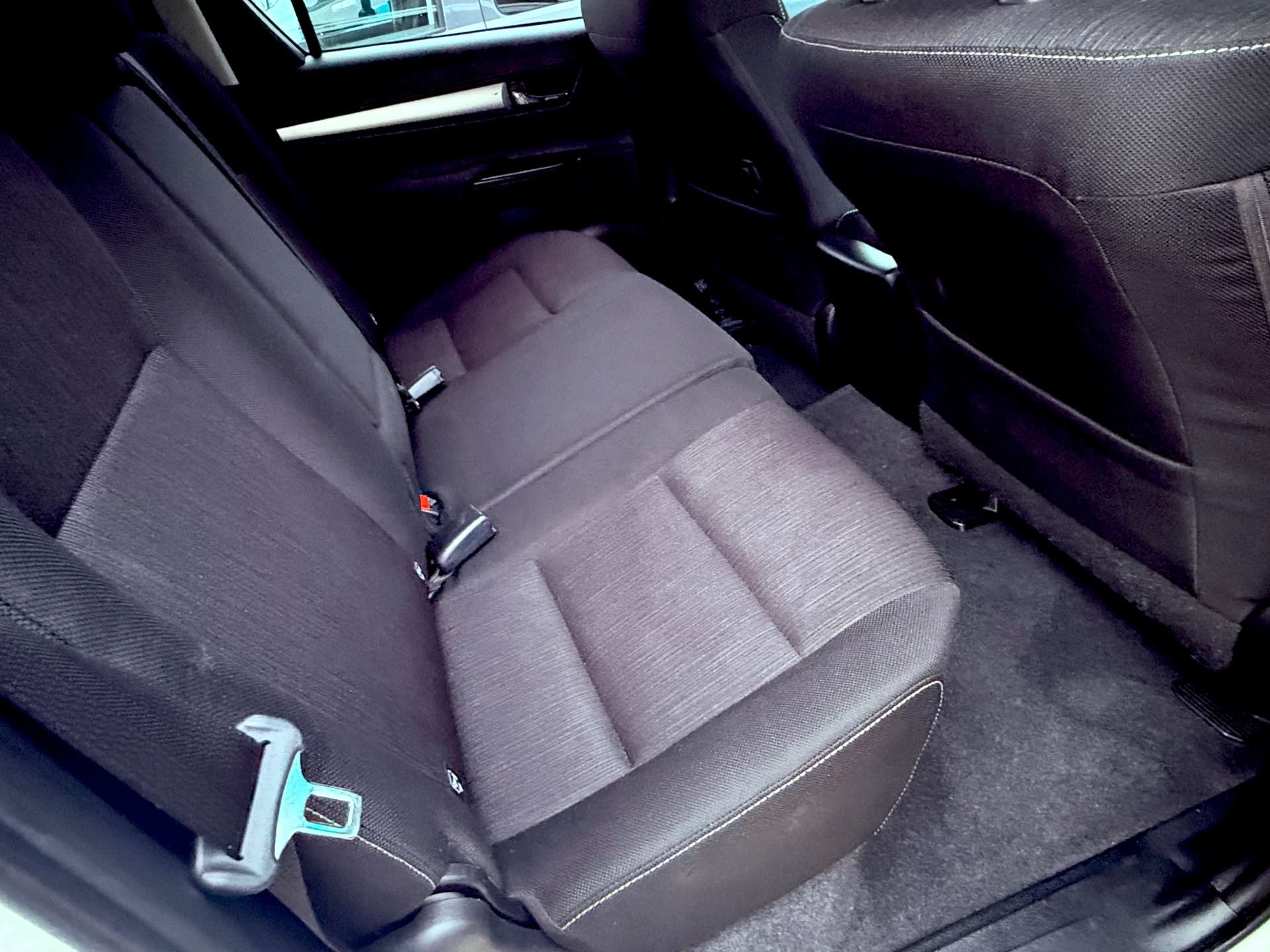 TOYOTA HILUX 2.4 Icon D-4D 4WD Utuility Body 4WD #19