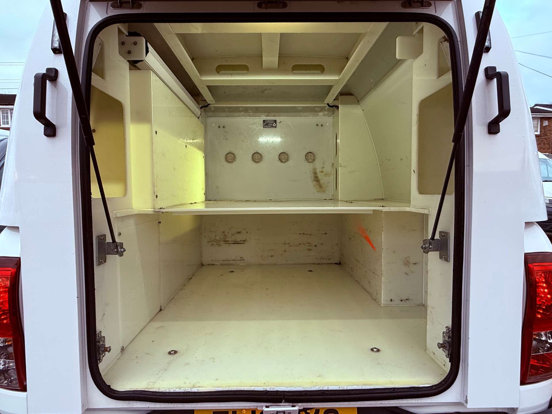 TOYOTA HILUX 2.4 Icon D-4D 4WD Utuility Body 4WD #20