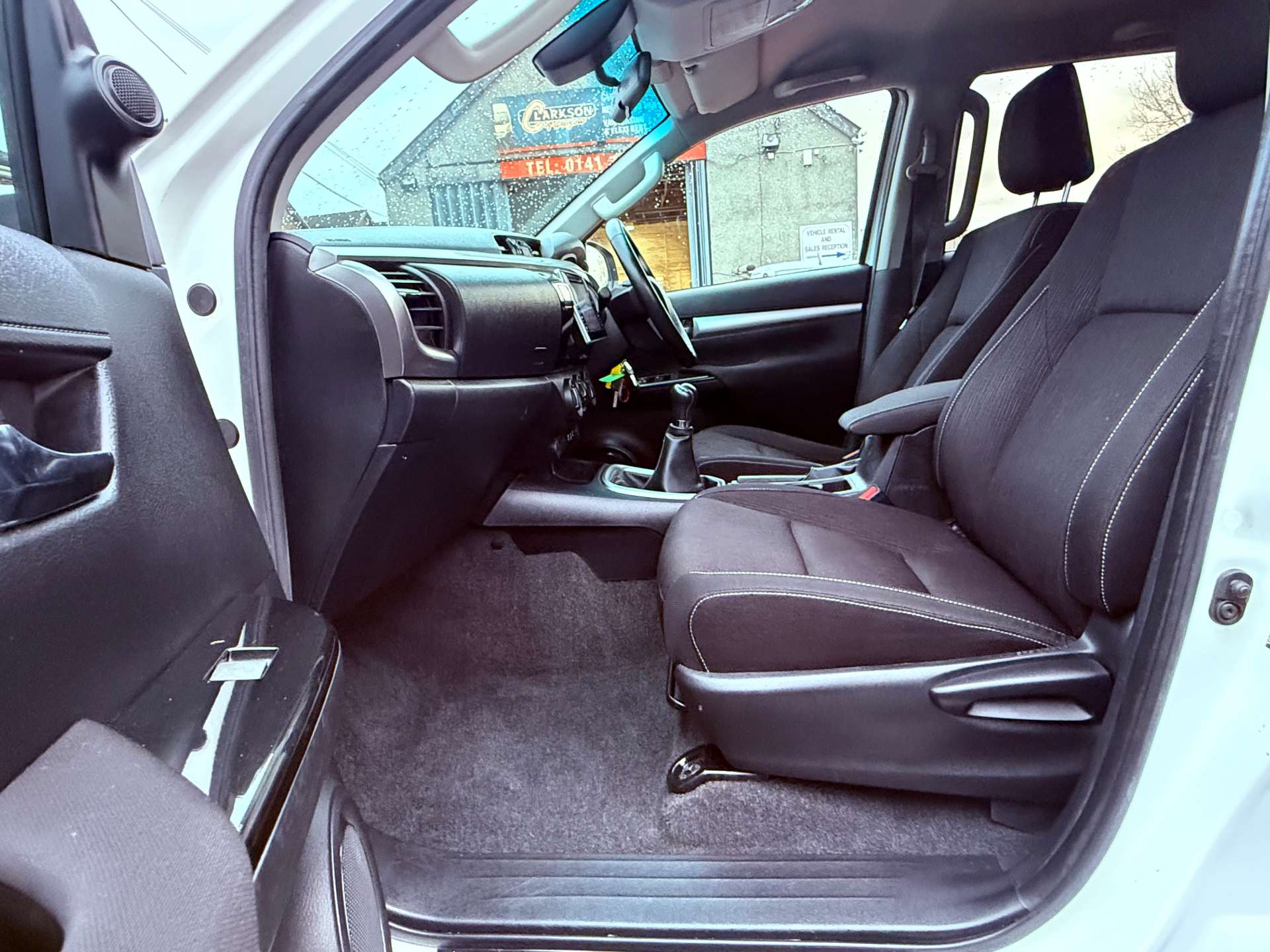 TOYOTA HILUX 2.4 Icon D-4D 4WD Utuility Body 4WD #21