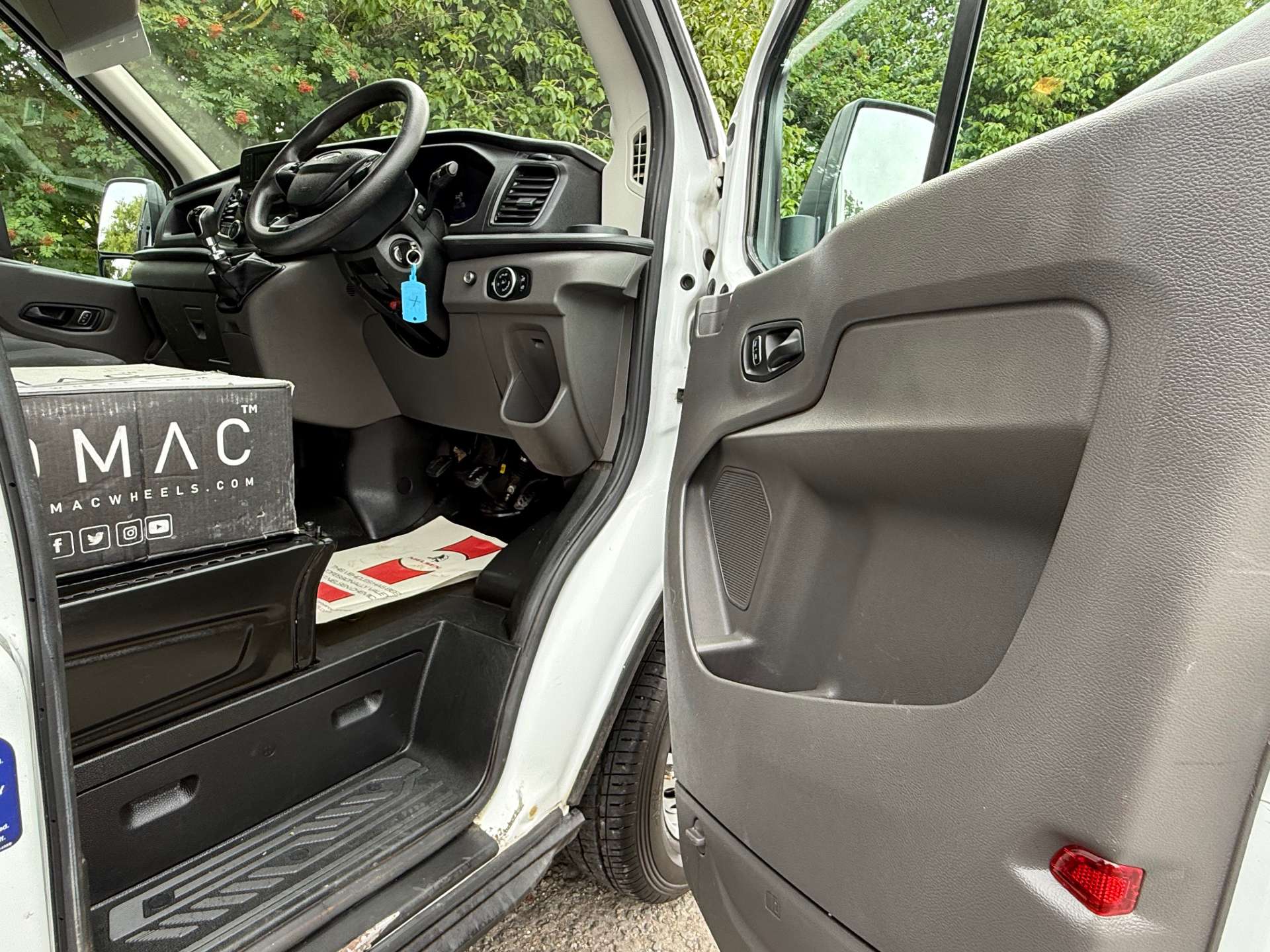 FORD TRANSIT 350 Caged Tipper With Rear Taillift #19