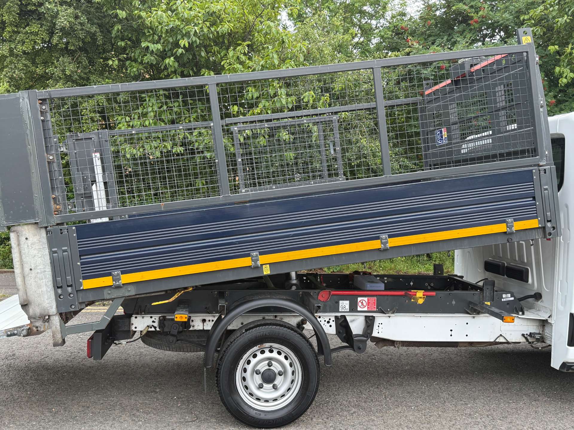 FORD TRANSIT 350 Caged Tipper With Rear Taillift #22