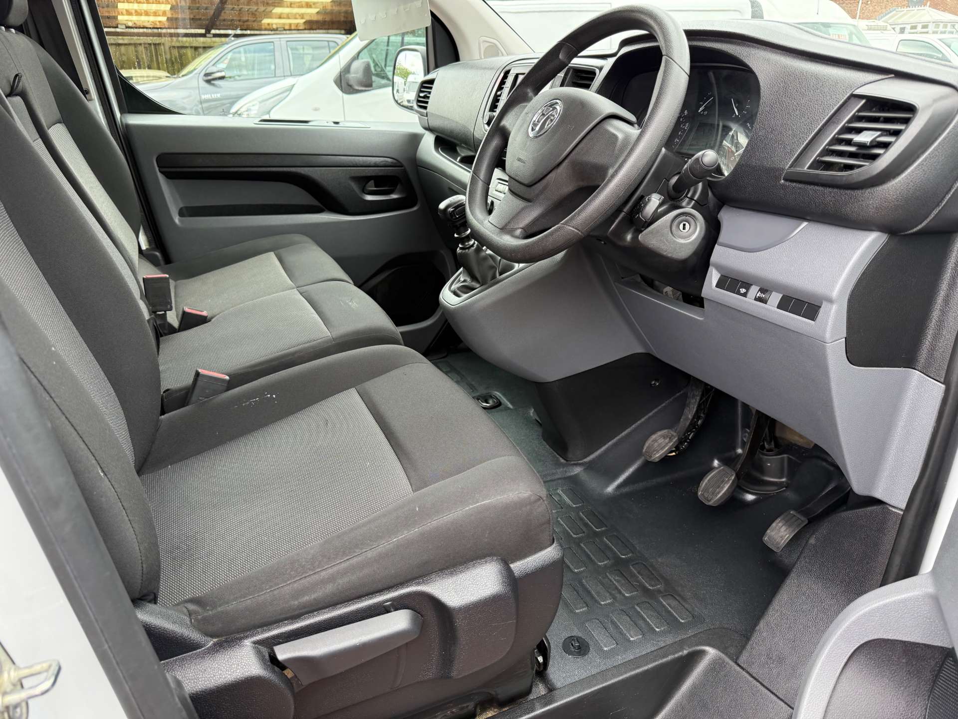 VAUXHALL VIVARO F2900 Sportive L2 #7