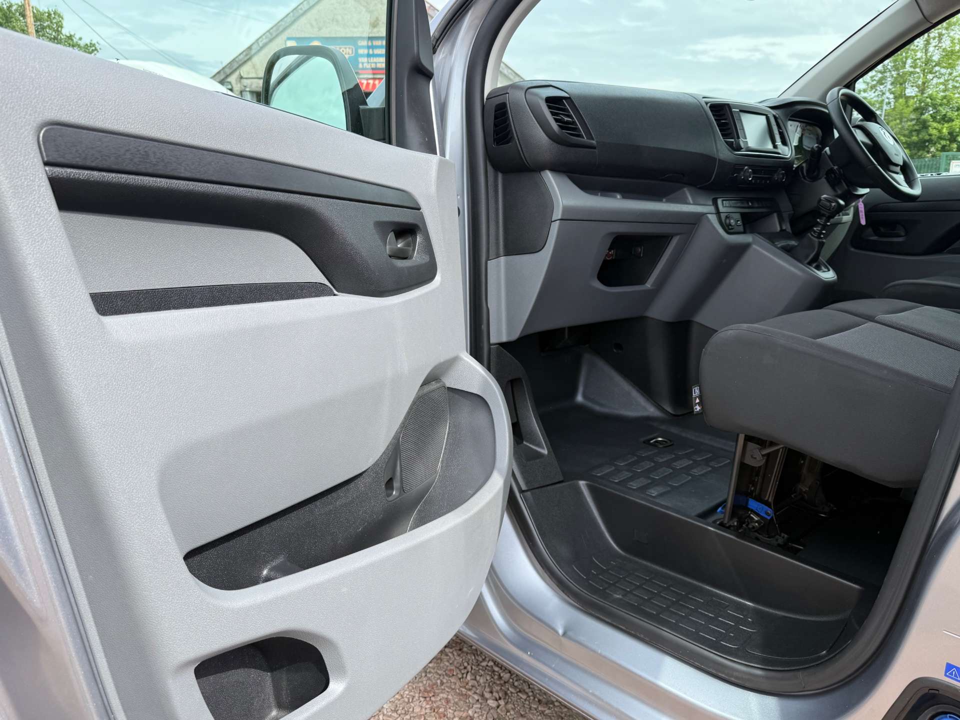 VAUXHALL VIVARO F3100 Sportive L2 #6