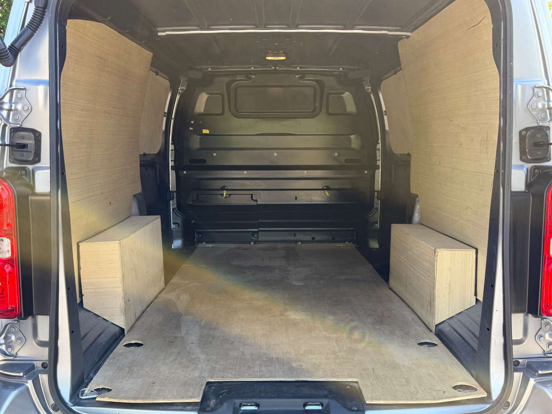 VAUXHALL VIVARO F3100 Sportive L2 #10